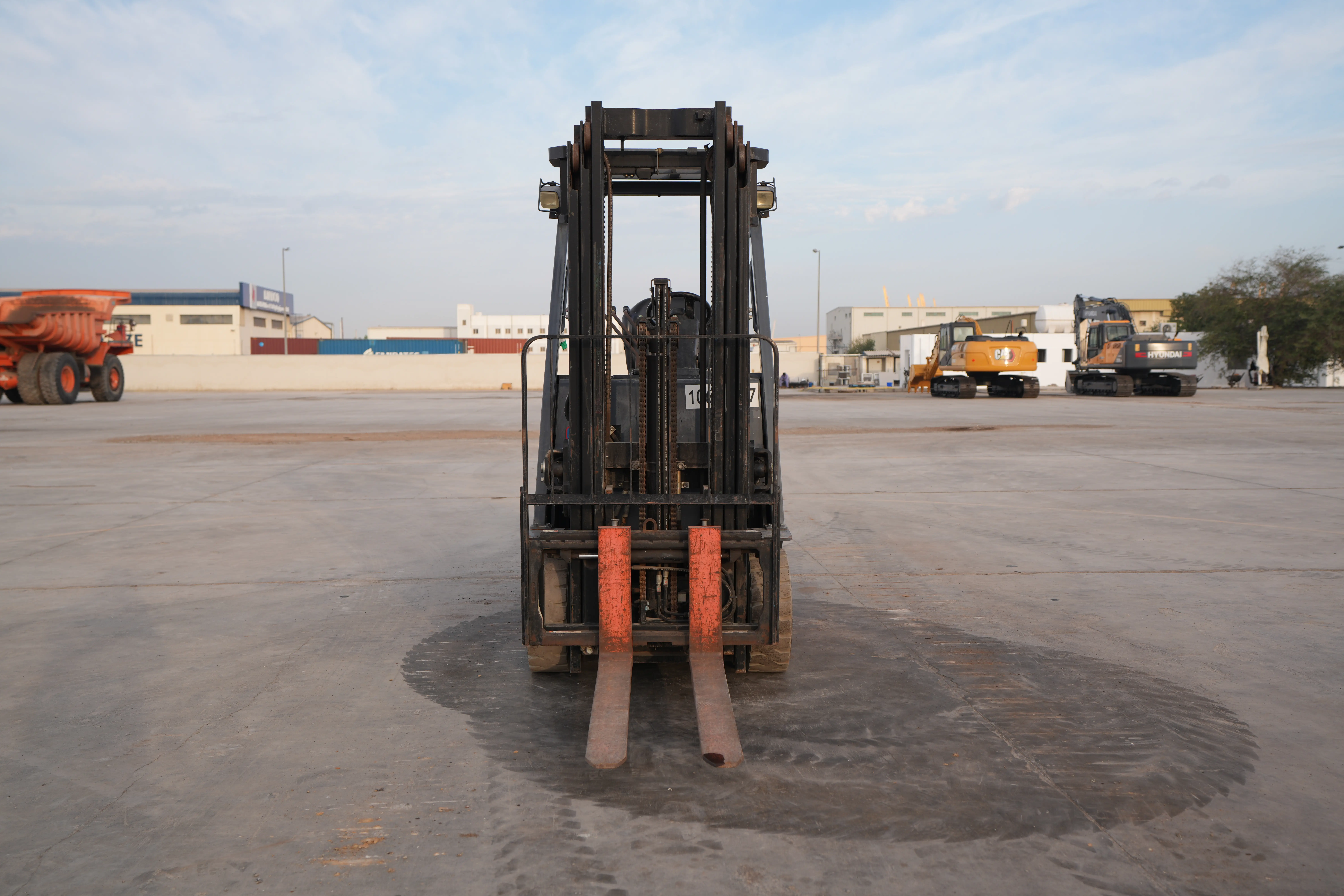 Product-Toyota 8FBCU25 electric forklift-exterior