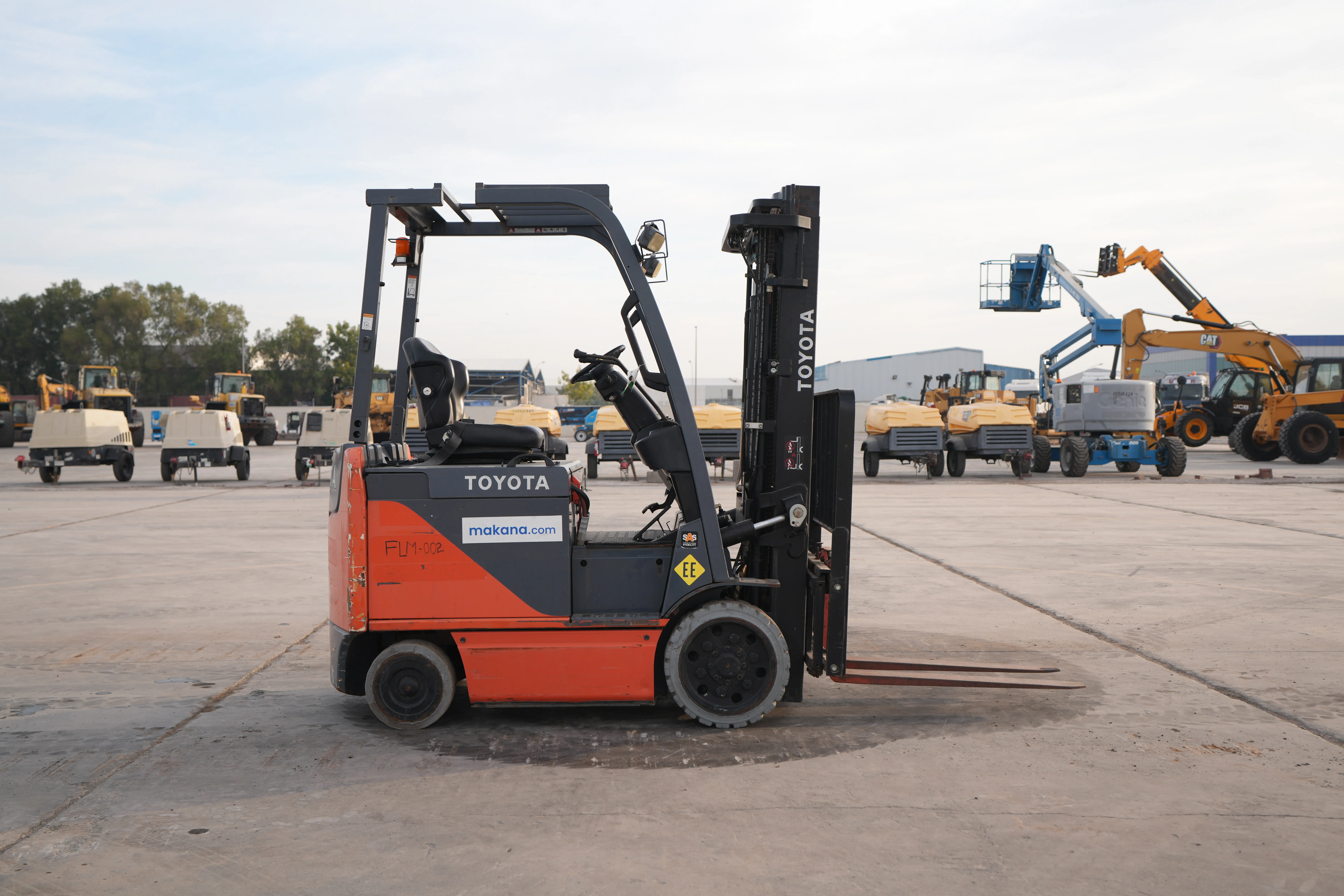 Product-Toyota 8FBCU25 electric forklift-exterior