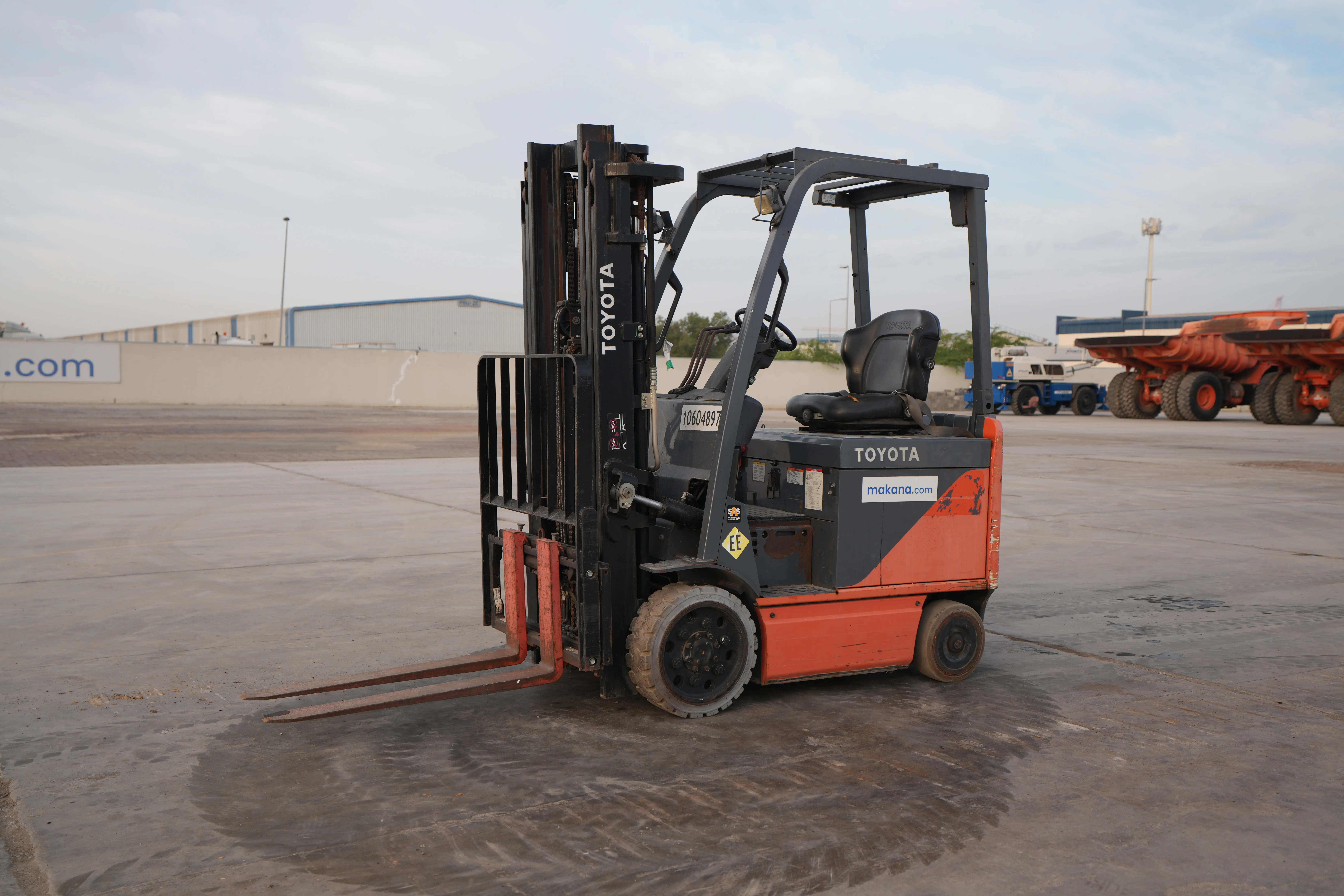 Product-Toyota 8FBCU25 electric forklift-exterior