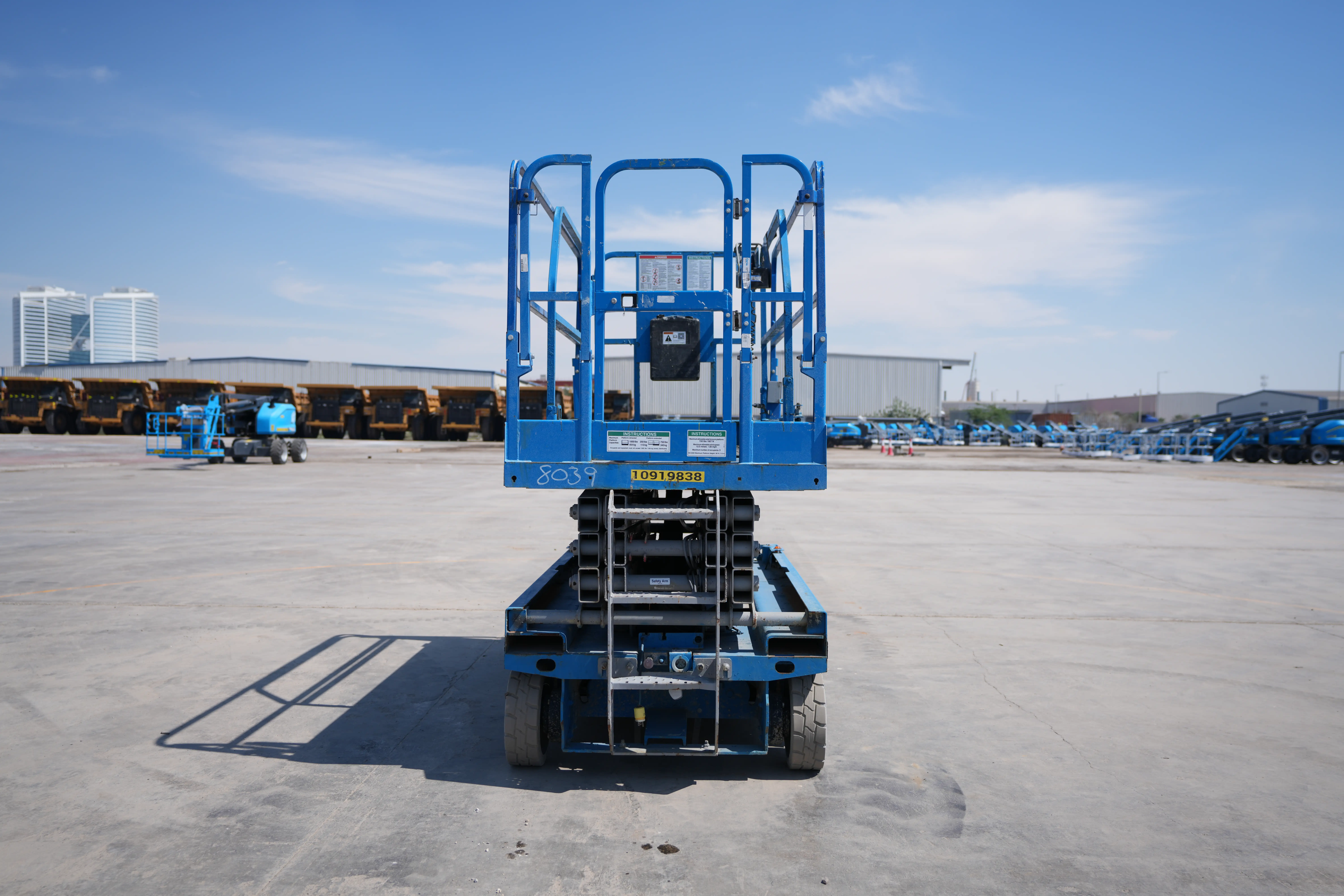 Product-Genie GS-2646 electric scissor lift-exterior