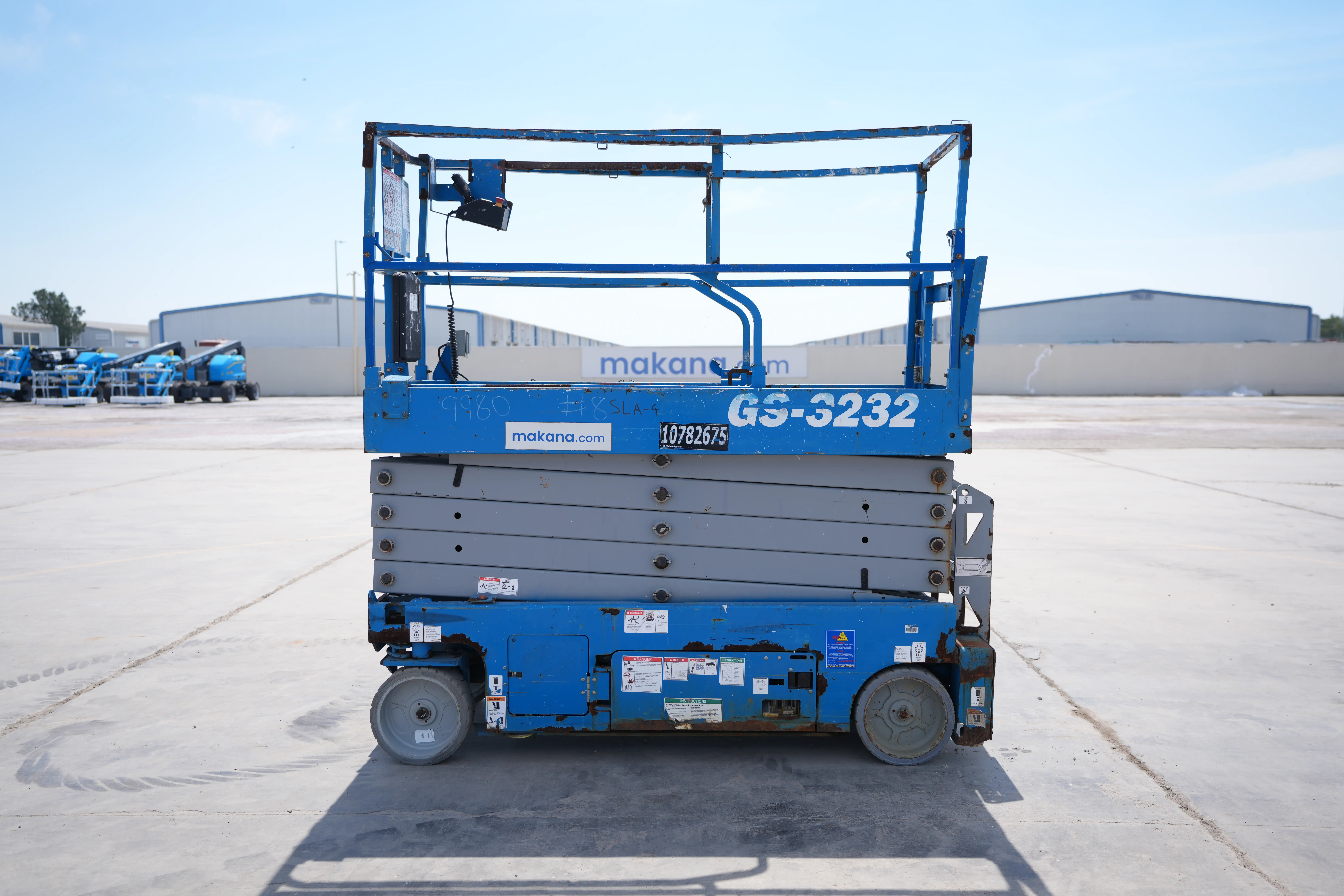 Product-Genie GS-3232 electric scissor lift-exterior