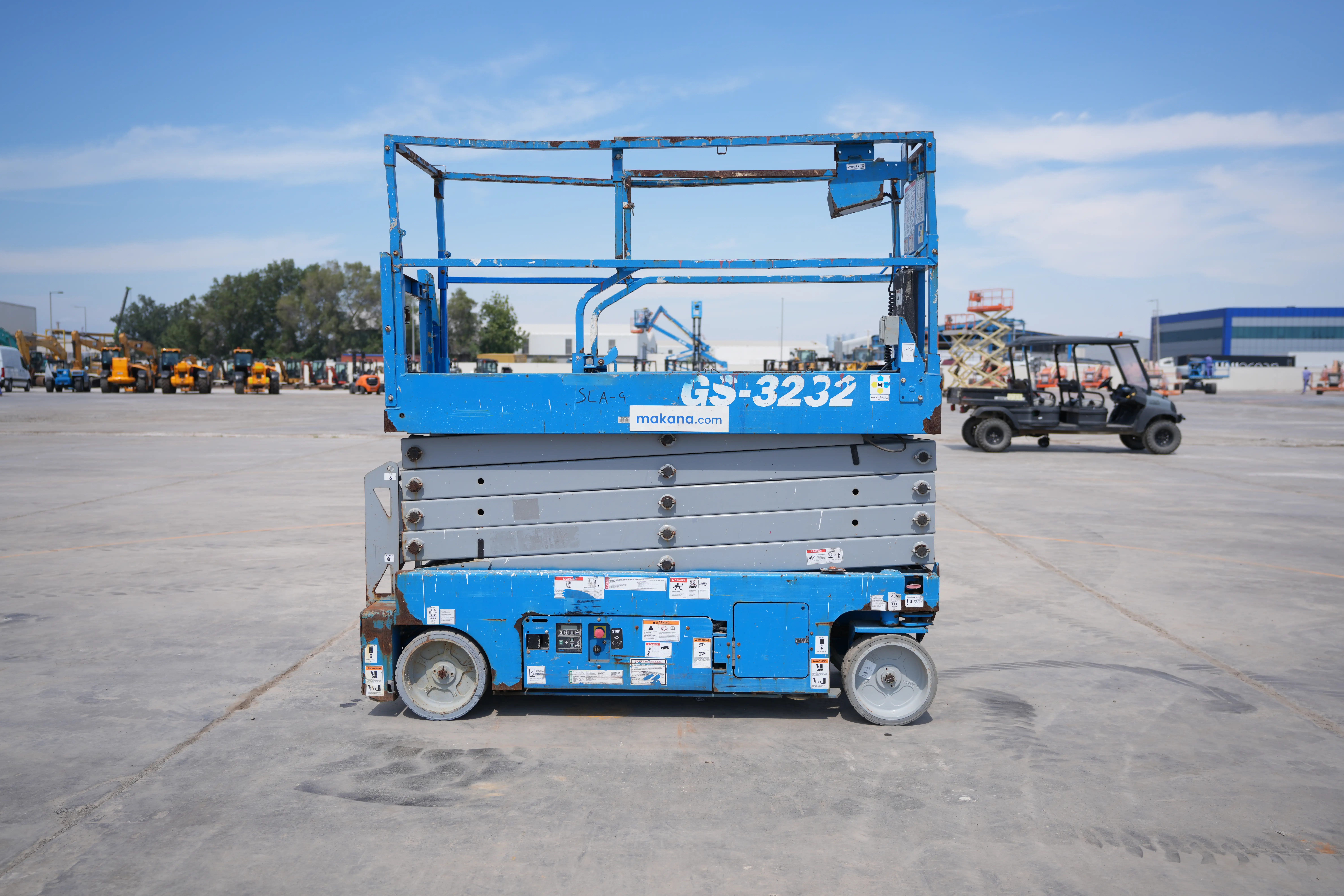 Product-Genie GS-3232 electric scissor lift-exterior