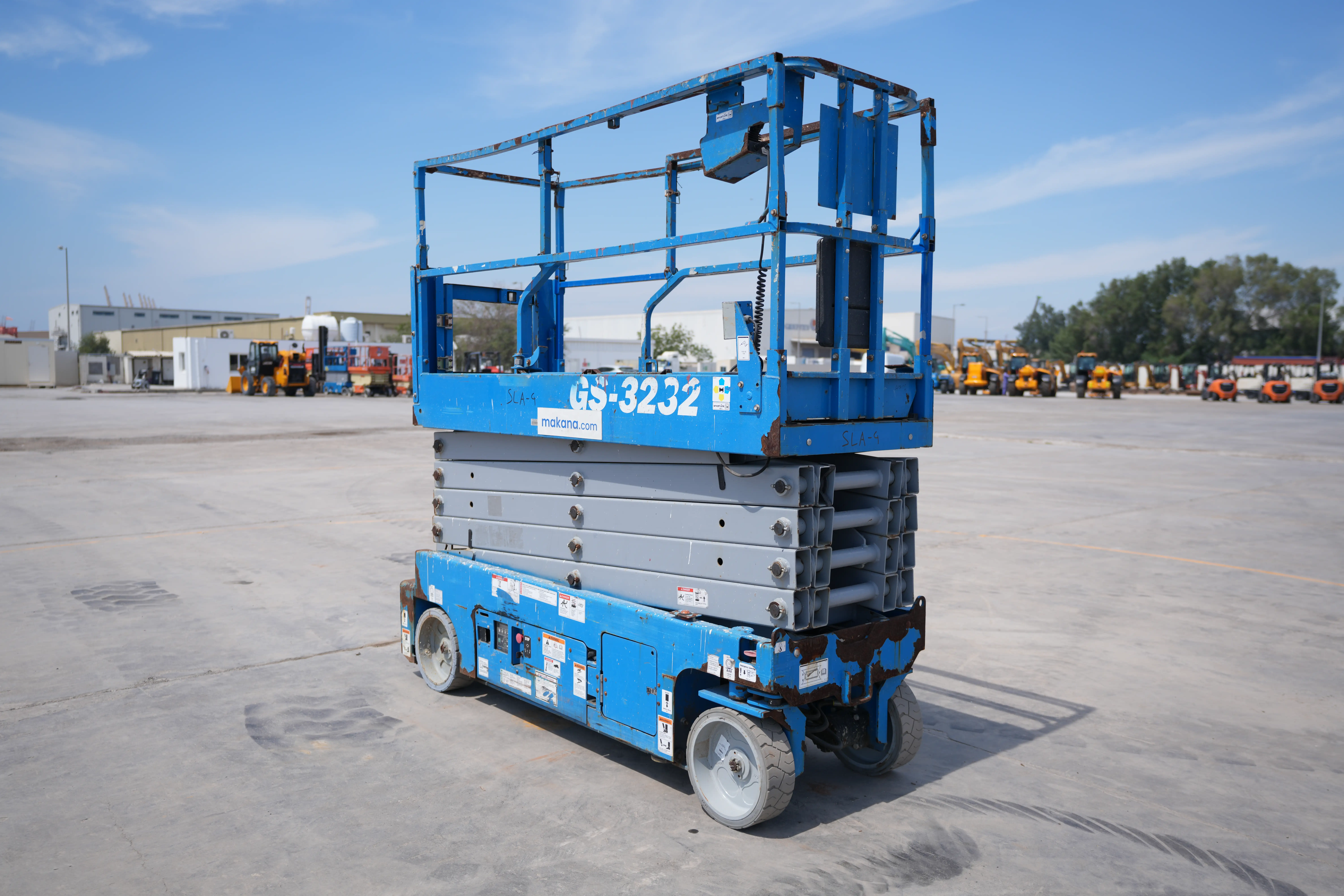 Product-Genie GS-3232 electric scissor lift-exterior