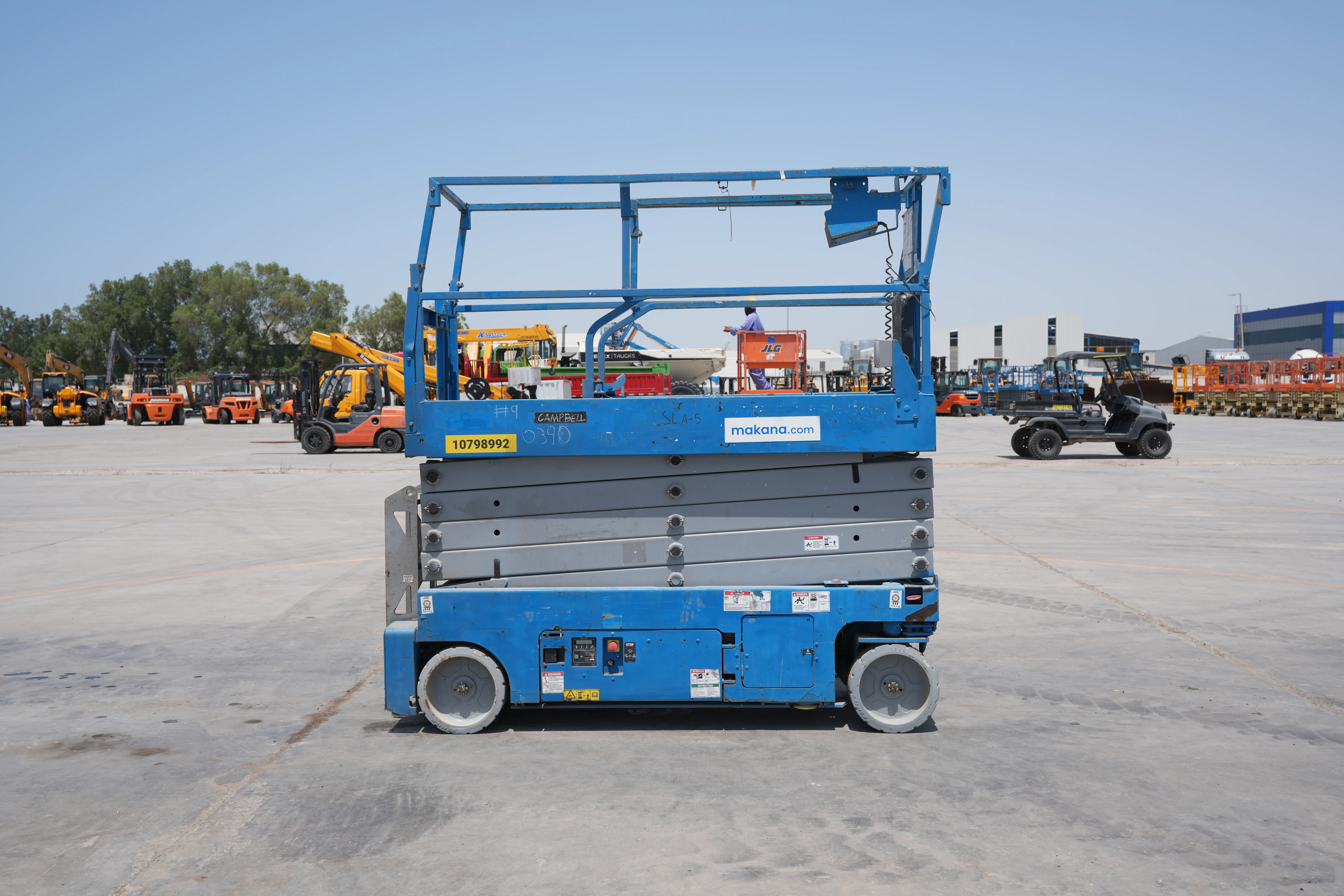 Product-Genie GS-3232 electric scissor lift-exterior