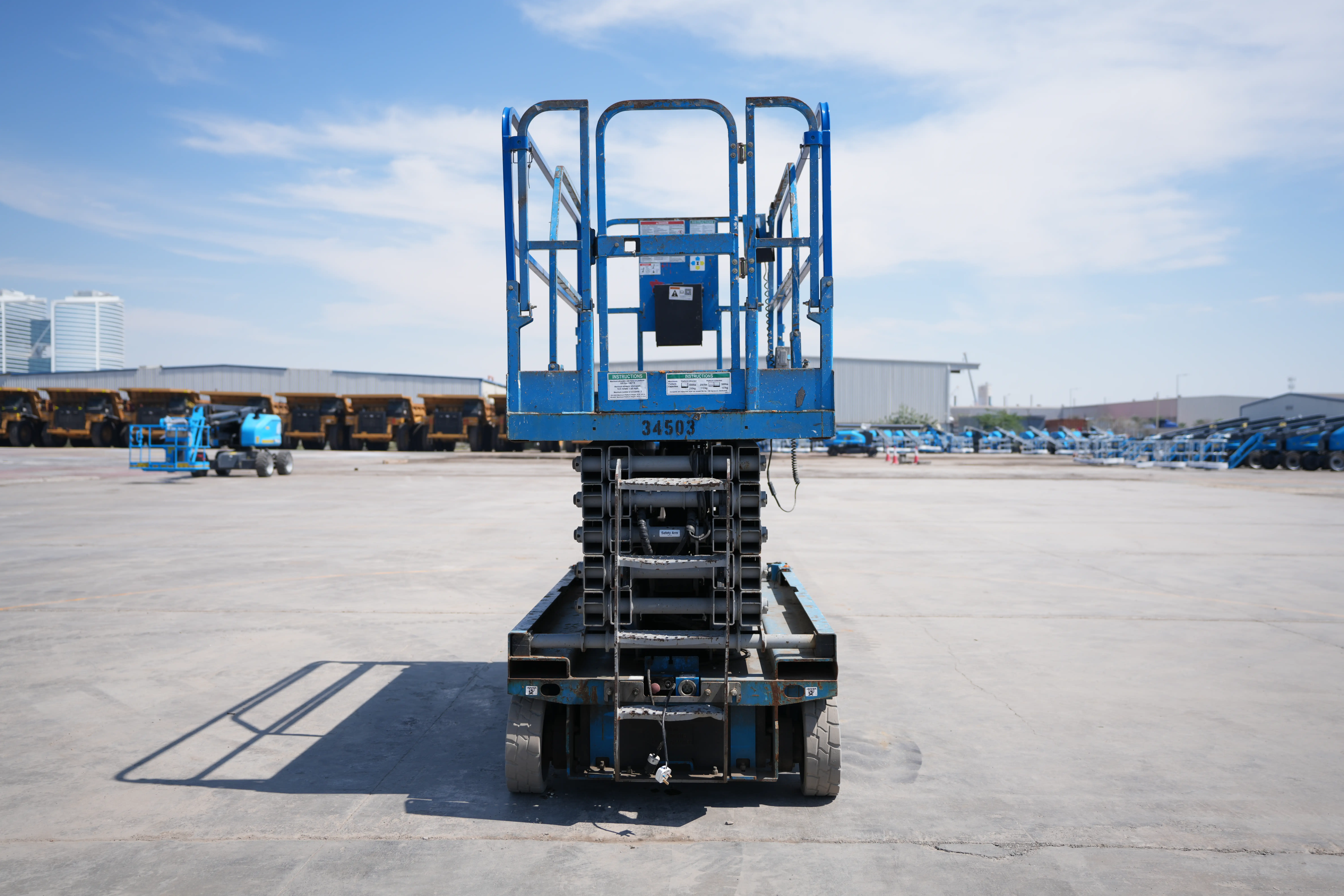 Product-Genie GS-4047 electric scissor lift-exterior