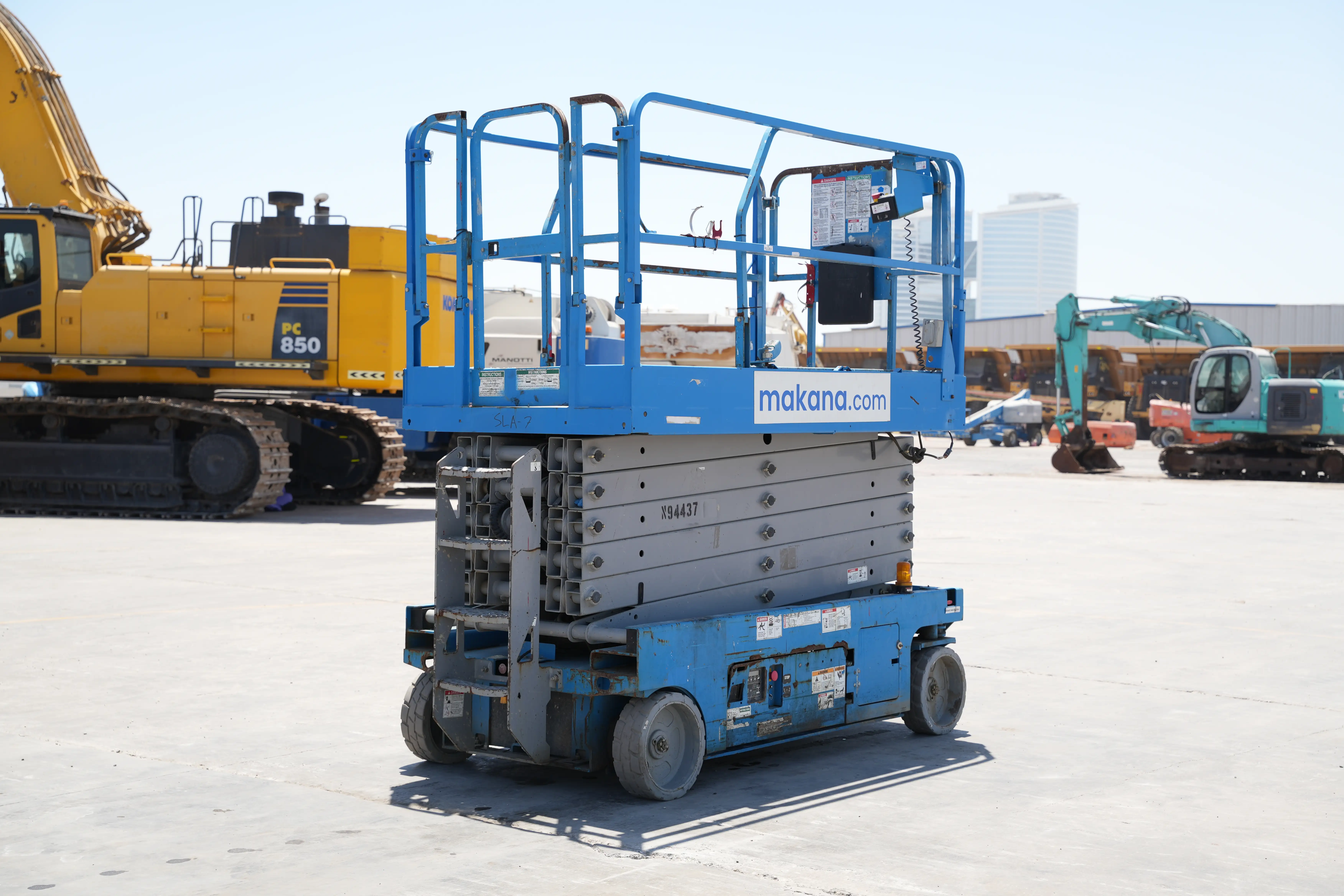 Product-Genie GS-4047 electric scissor lift-exterior