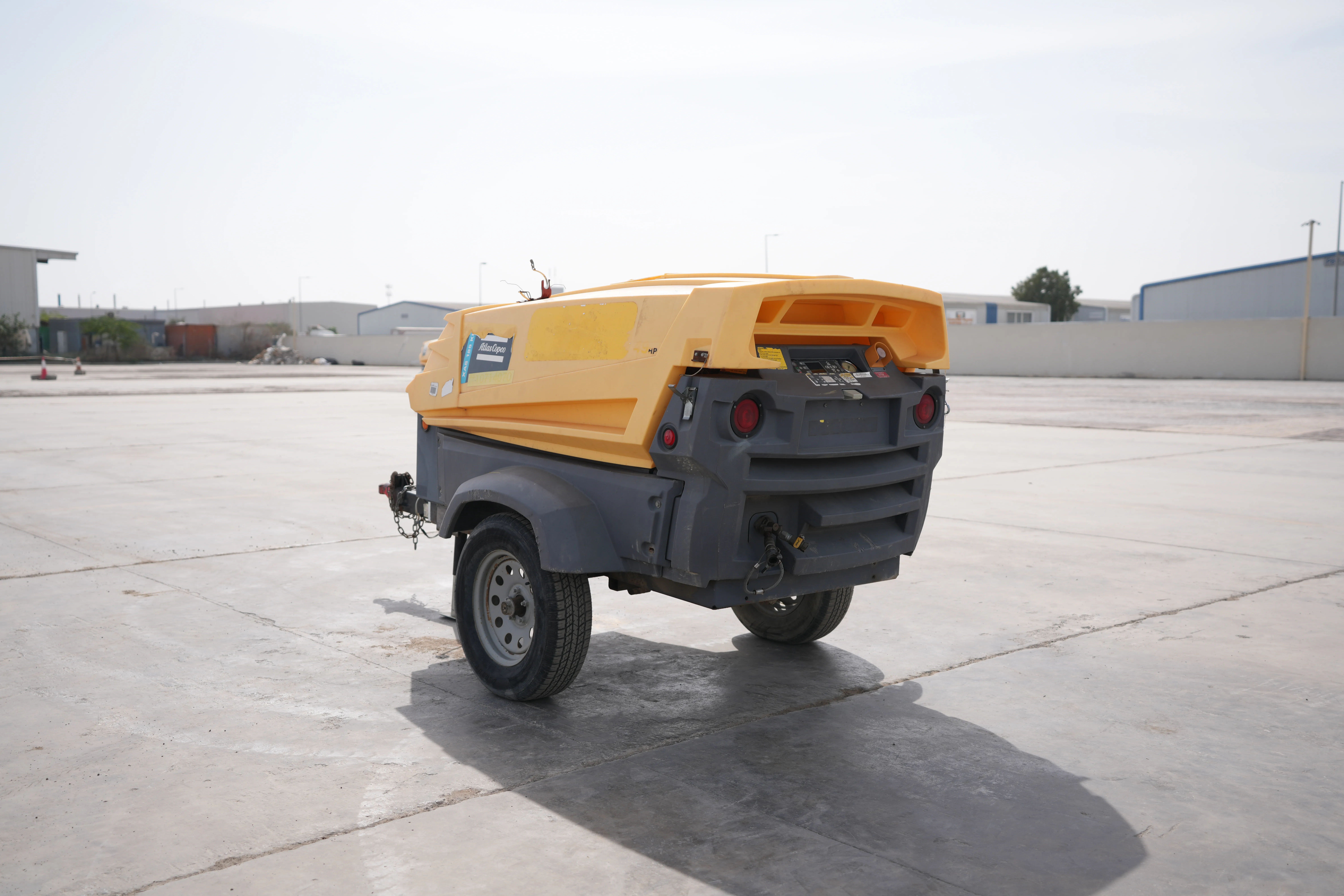 Product-Atlas Copco XAS 185 air compressor-exterior
