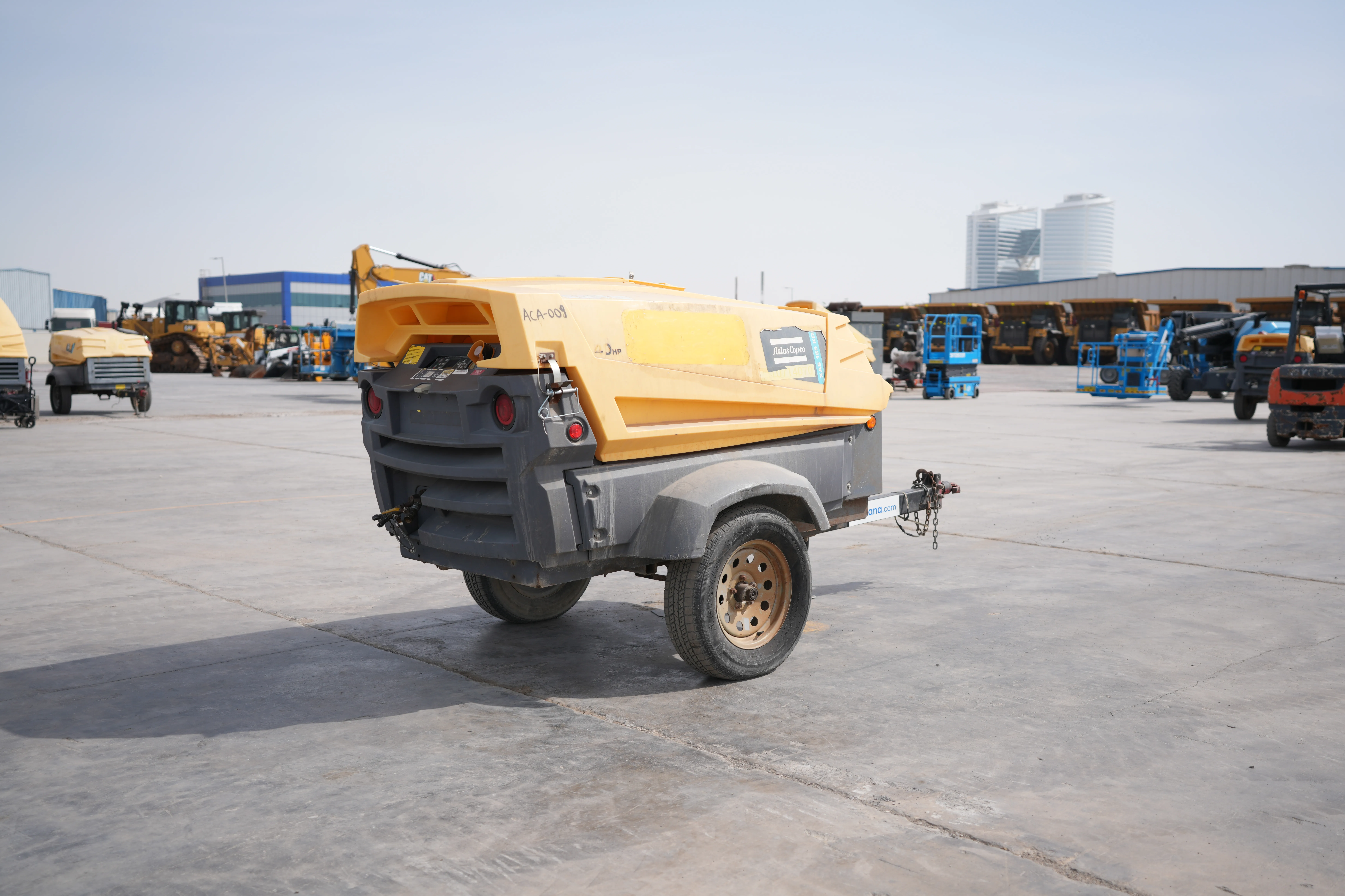 Product-Atlas Copco XAS 185 air compressor-exterior