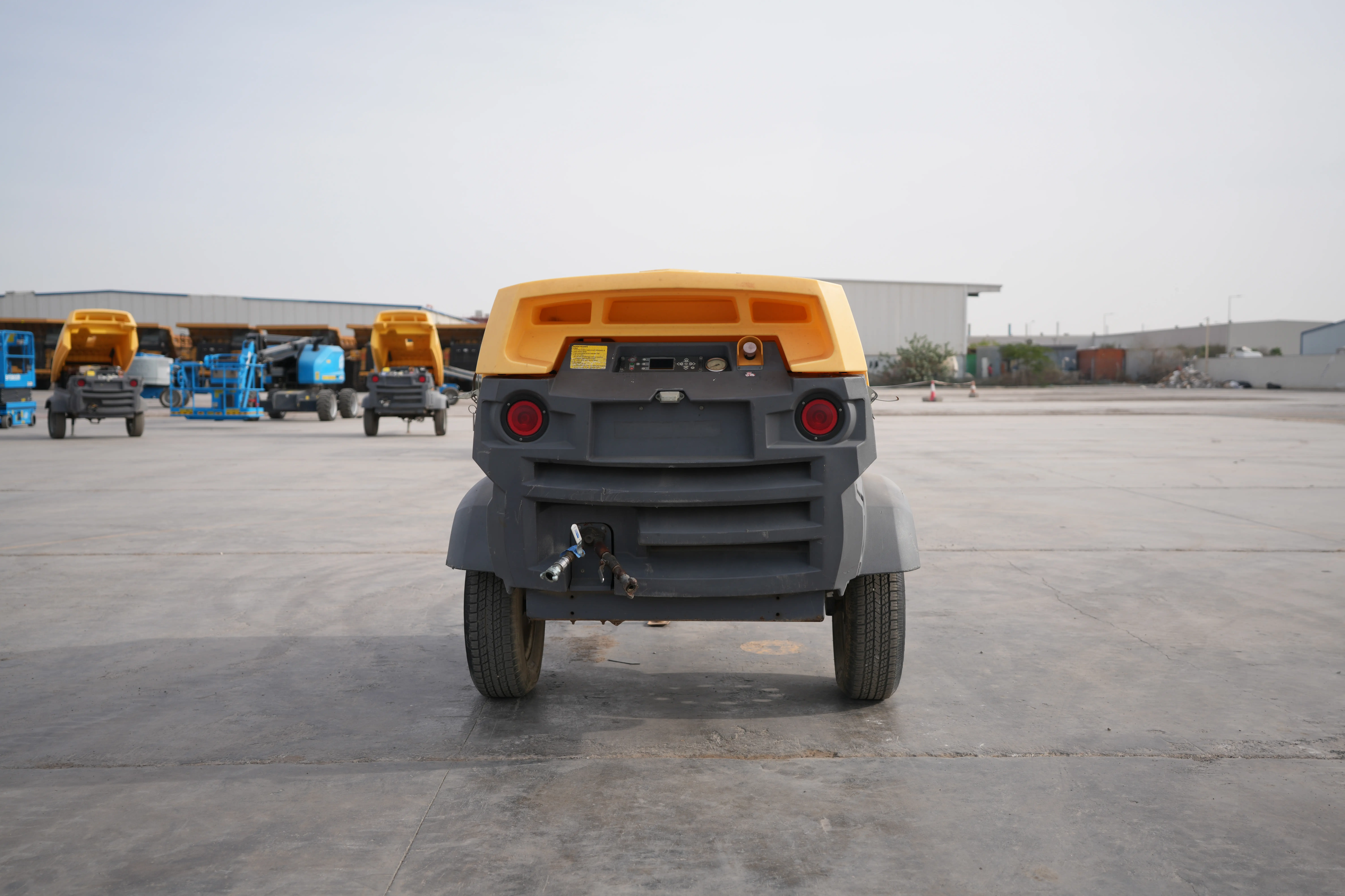 Product-Atlas Copco XAS 185 air compressor-exterior