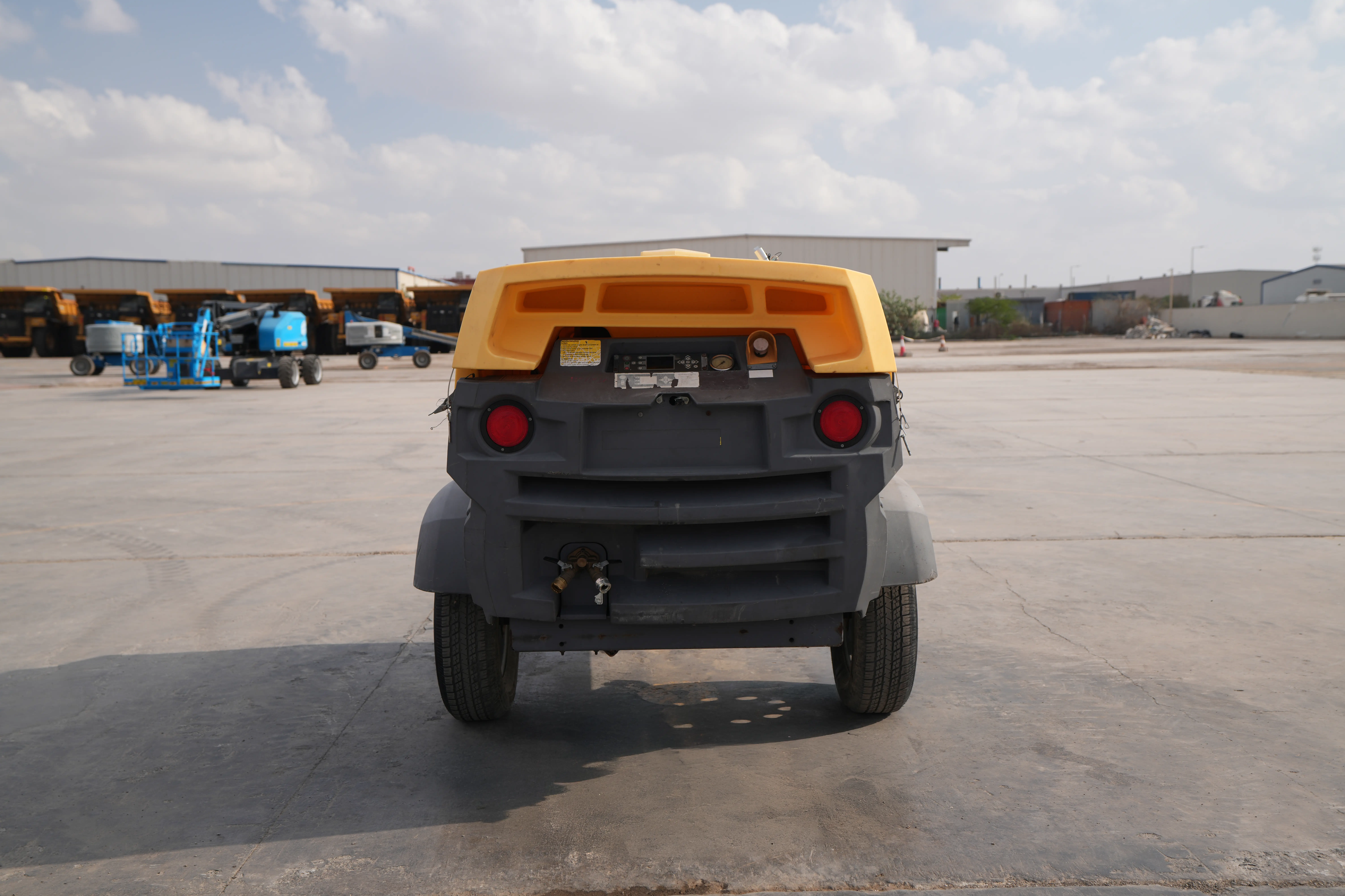 Product-Atlas Copco XAS 185 T4F air compressor-exterior