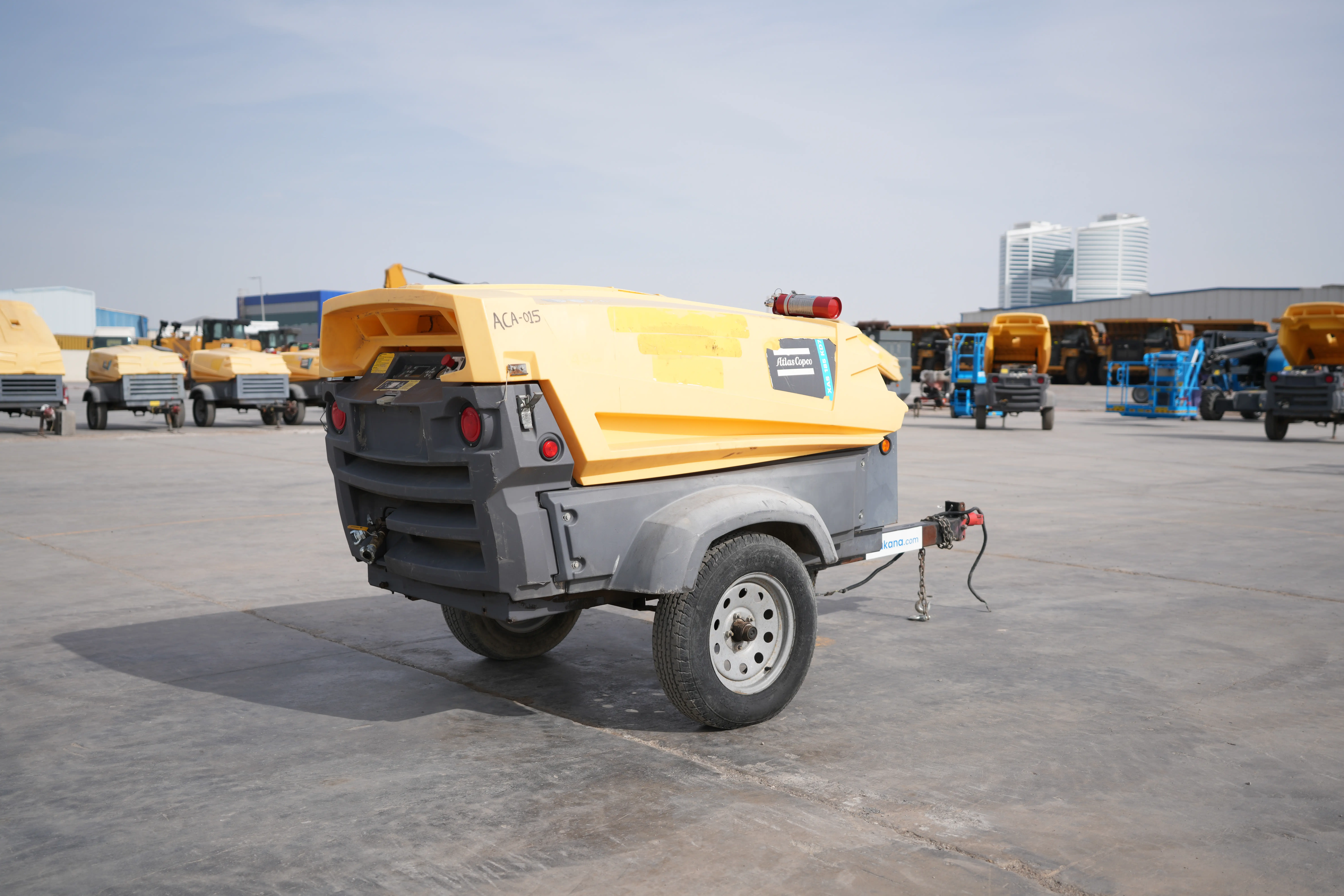 Product-Atlas Copco XAS 185 air compressor-exterior