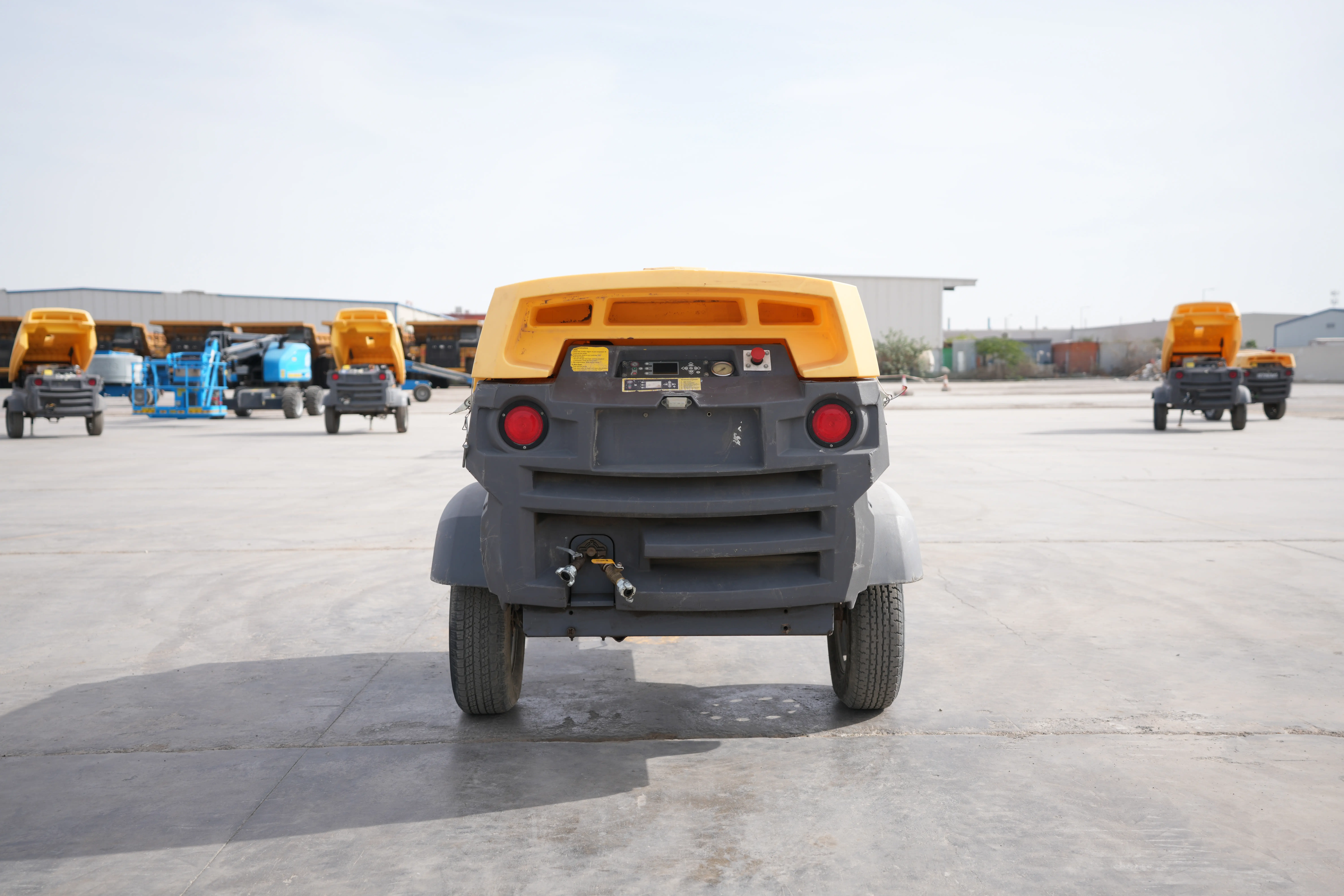 Product-Atlas Copco XAS 185 air compressor-exterior