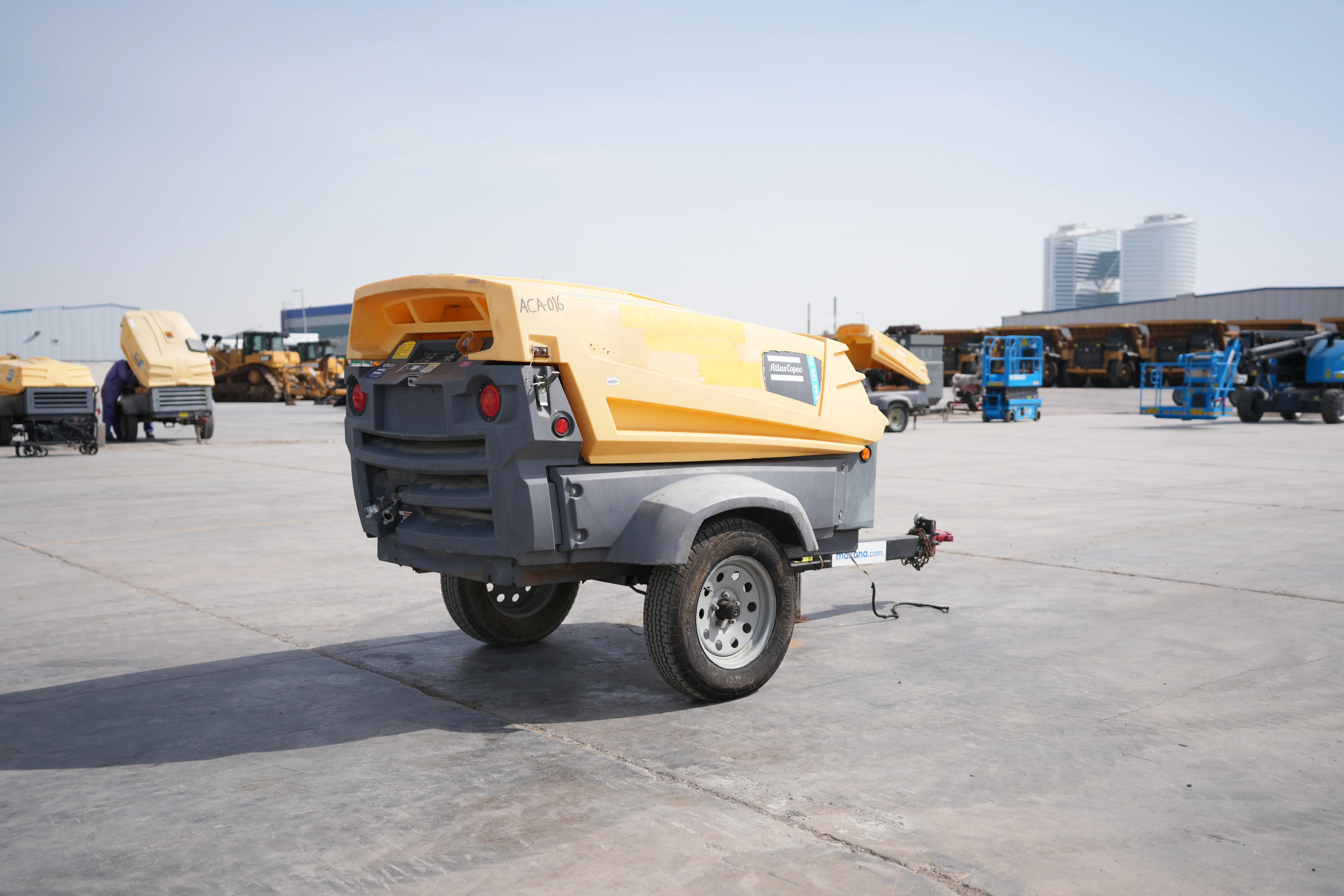 Product-Atlas Copco XAS 185 air compressor-exterior