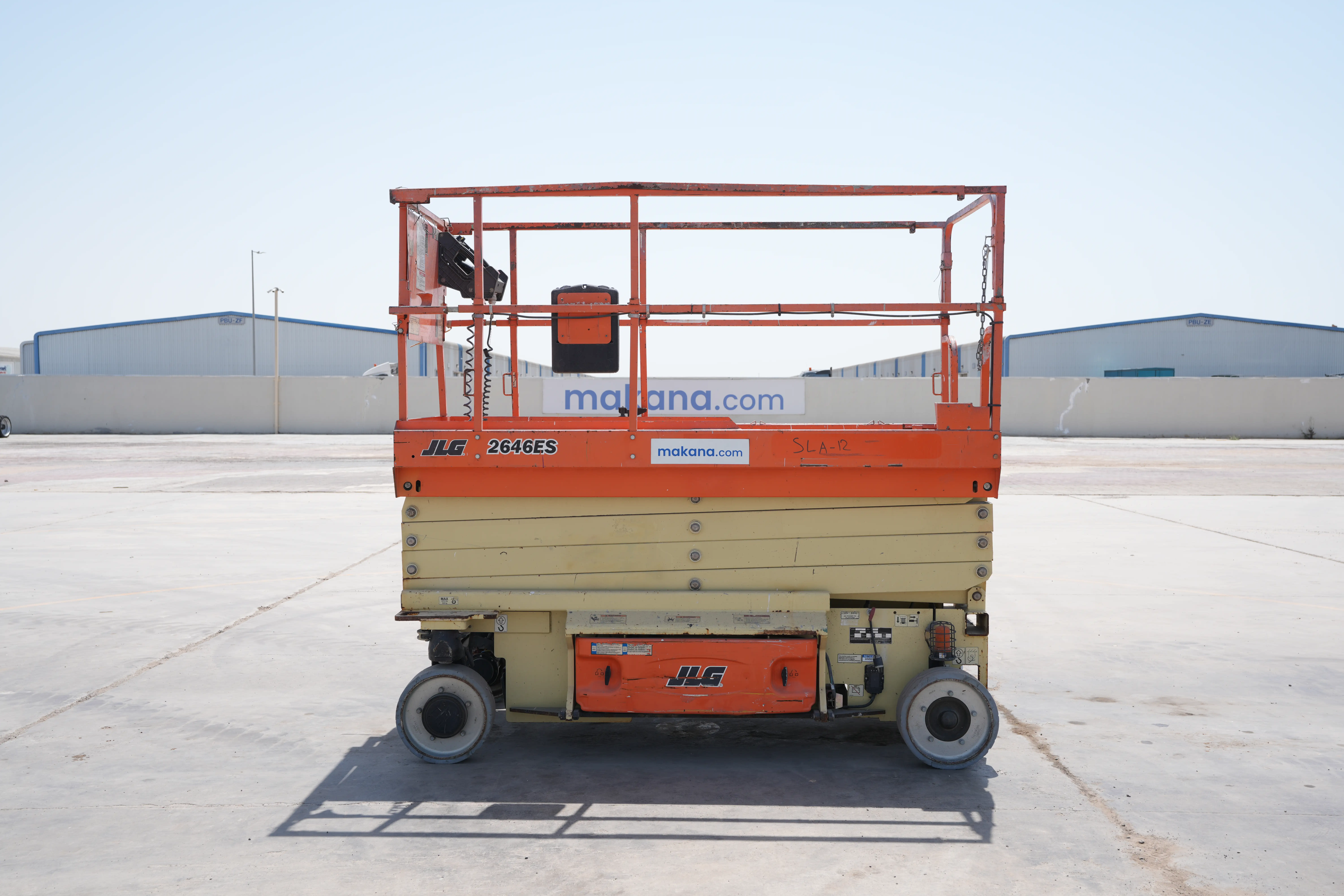Product-JLG 2646ES electric scissor lift-exterior