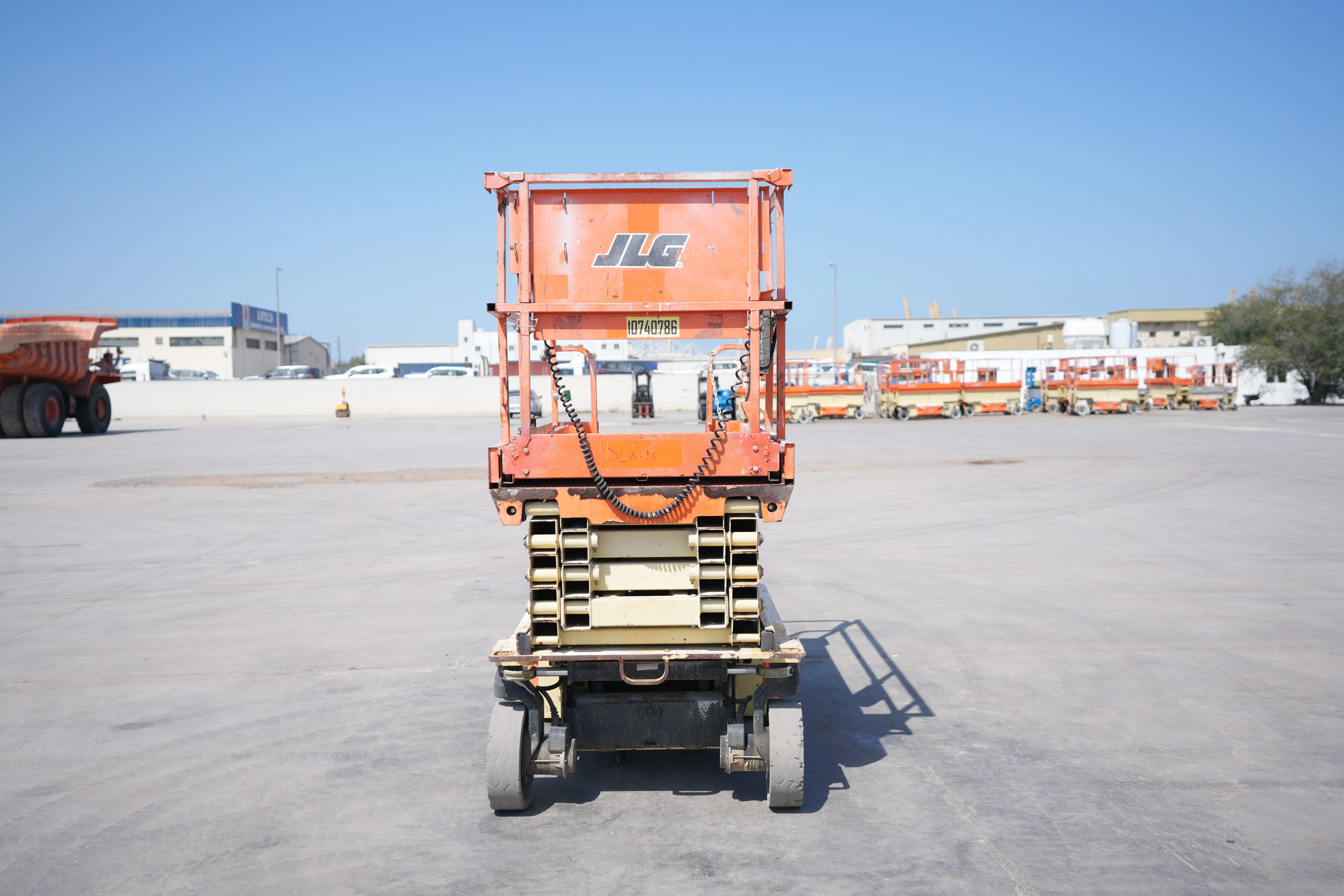 Product-JLG 2646ES electric scissor lift-exterior