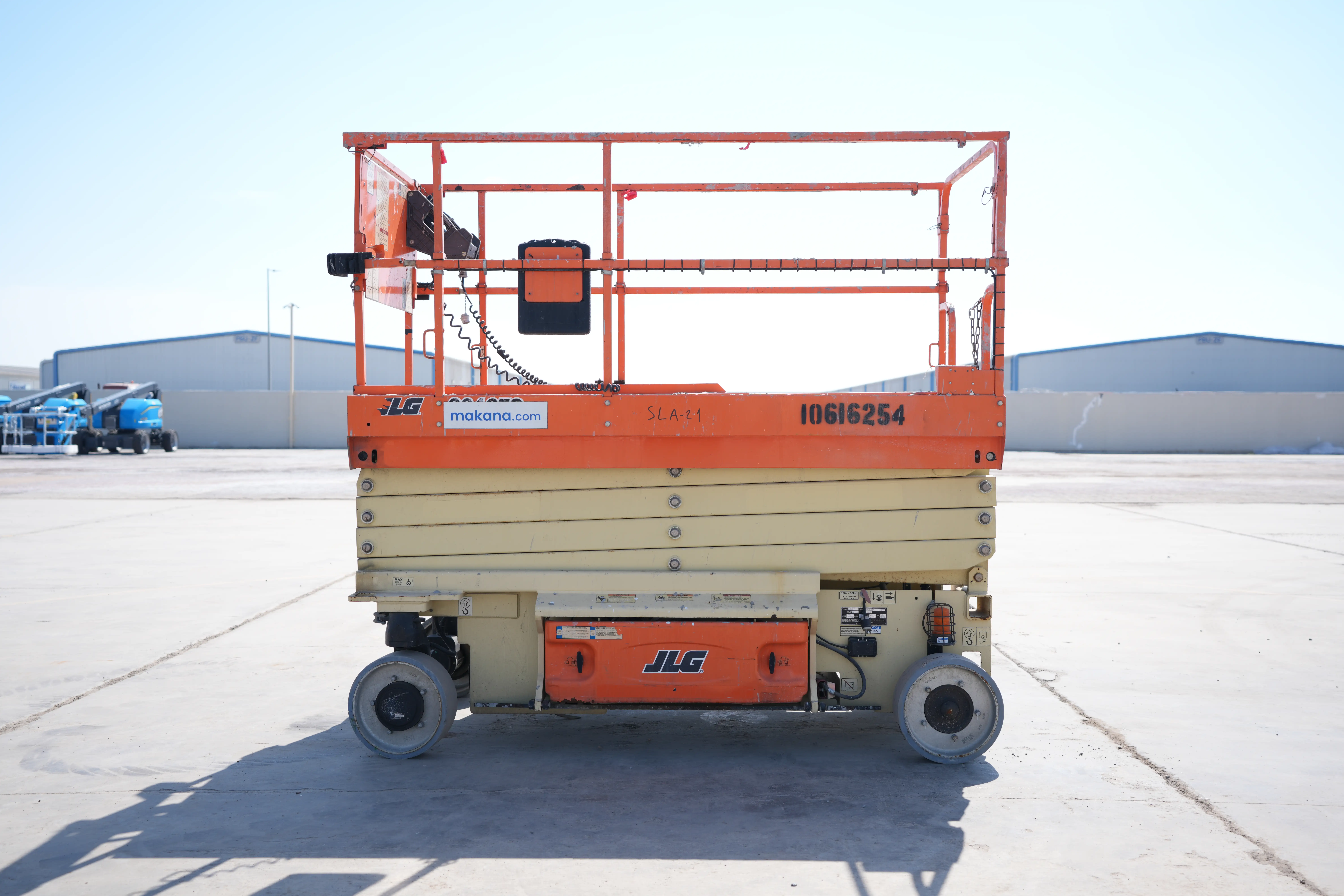 Product-JLG 3246ES electric scissor lift-exterior