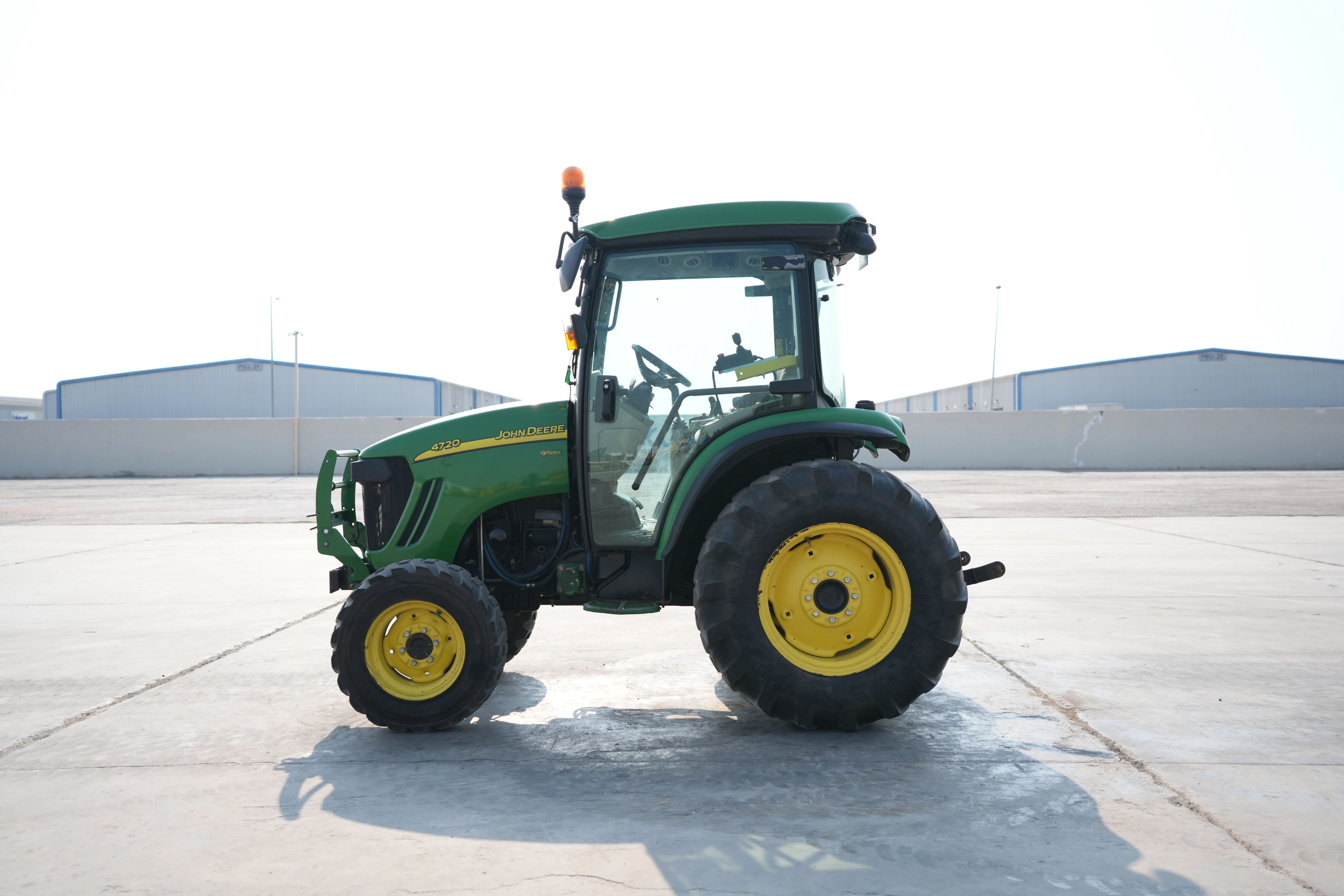 Product-John deere 4720 tractor-exterior