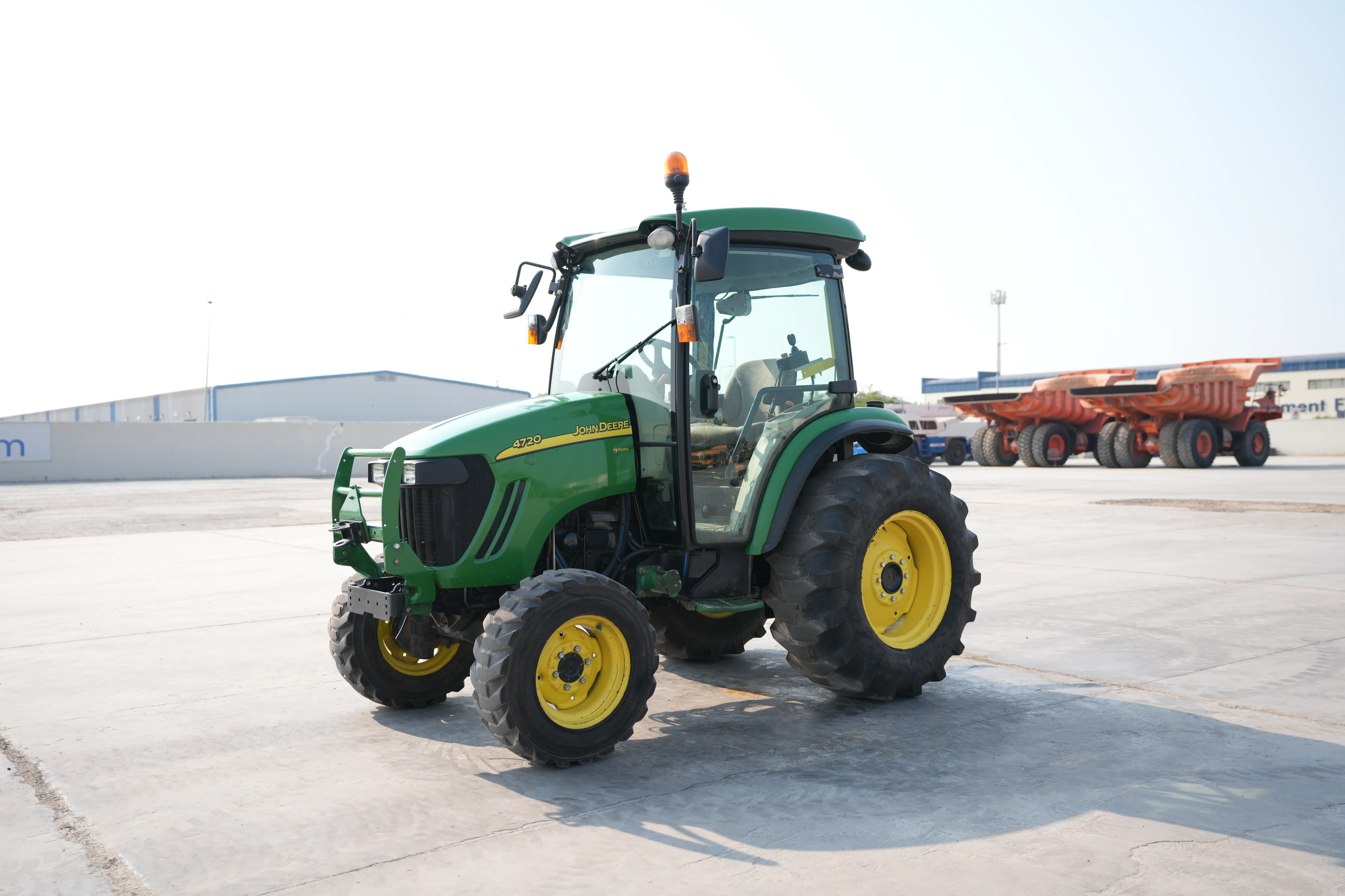 Product-John deere 4720 tractor-exterior