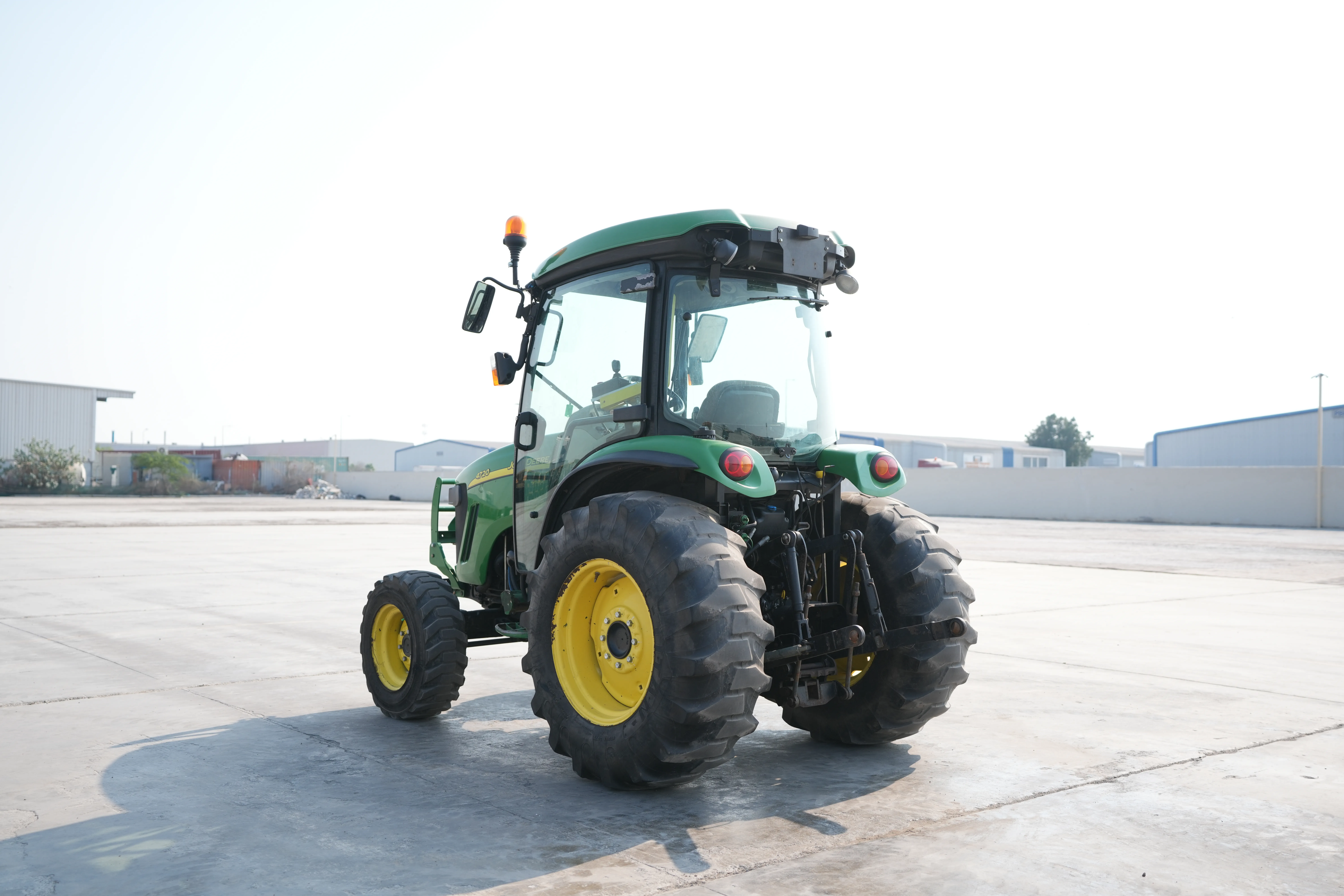 Product-John deere 4720 tractor-exterior