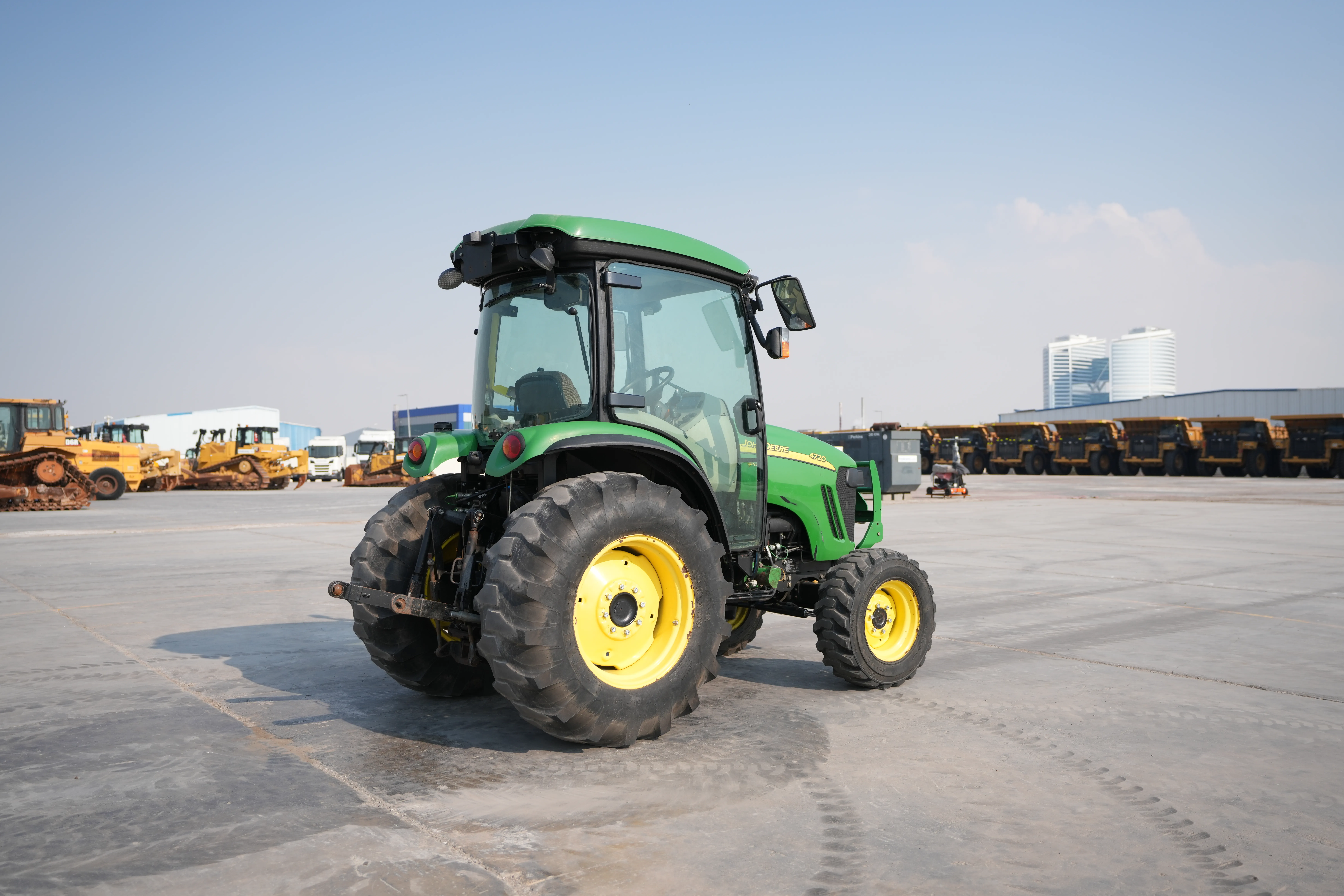 Product-John deere 4720 tractor-exterior