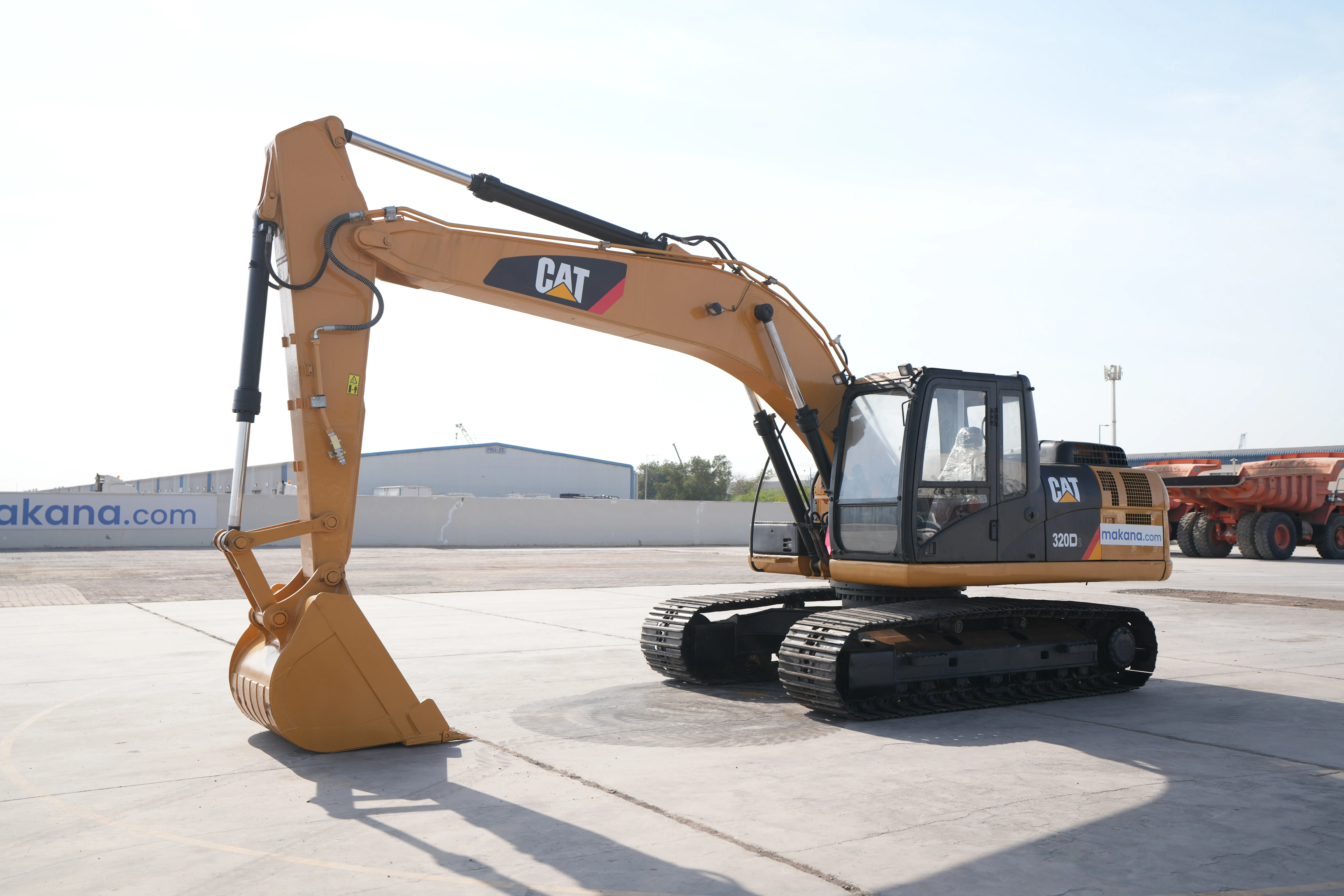 Product-Cat 320D2 medium excavator-exterior