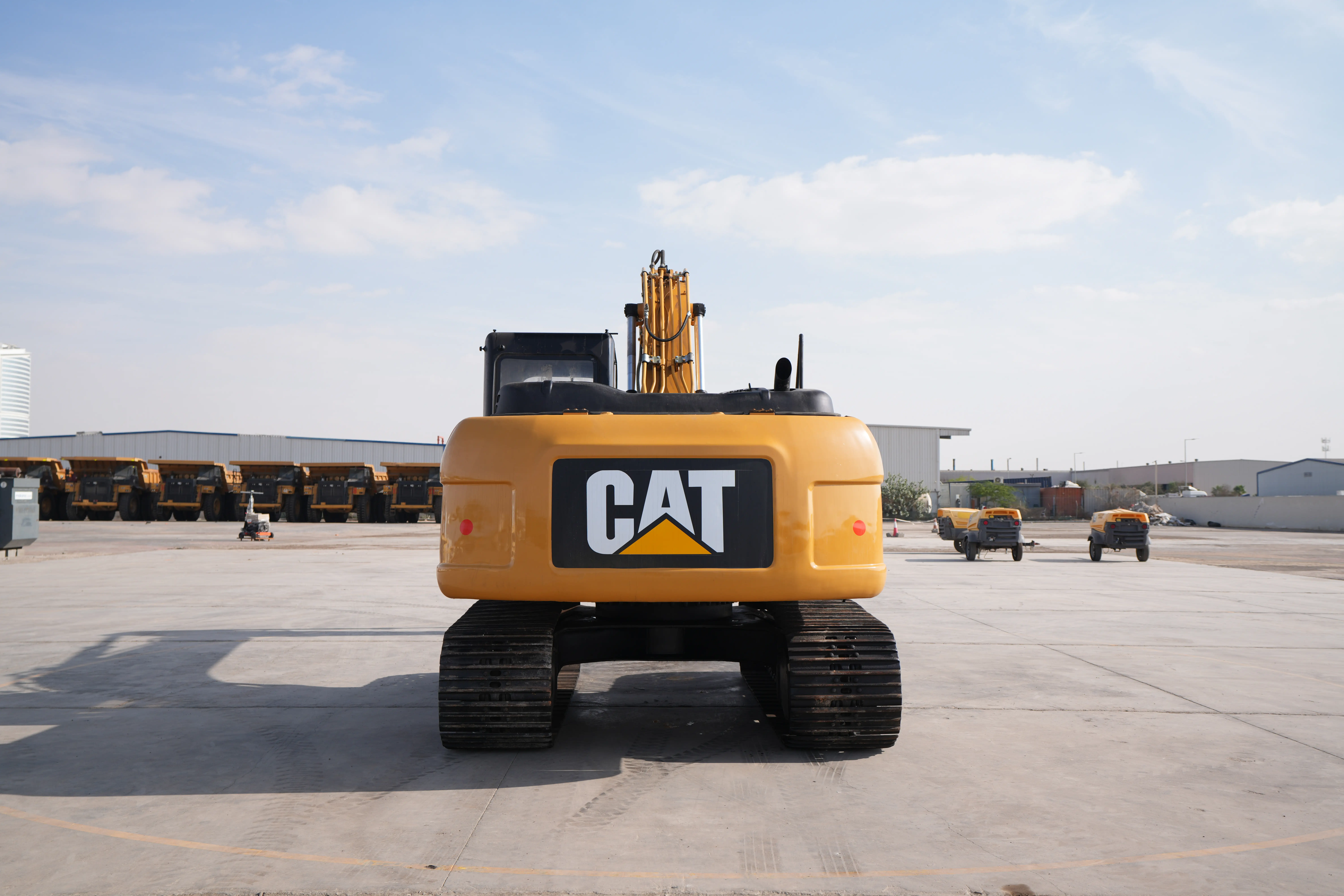 Product-Cat 320D2 medium excavator-exterior