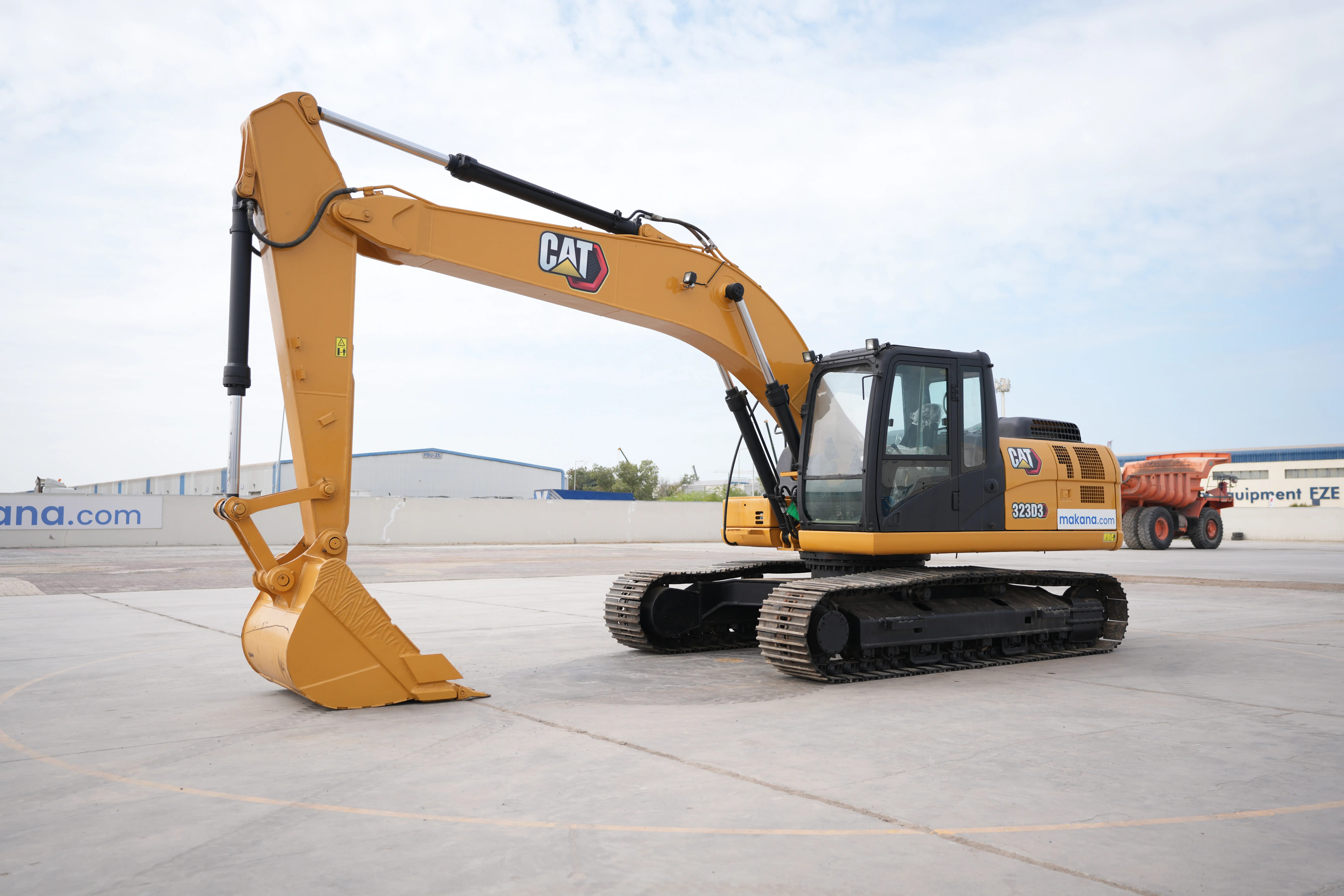 Product-Cat 323D3 medium excavator-exterior