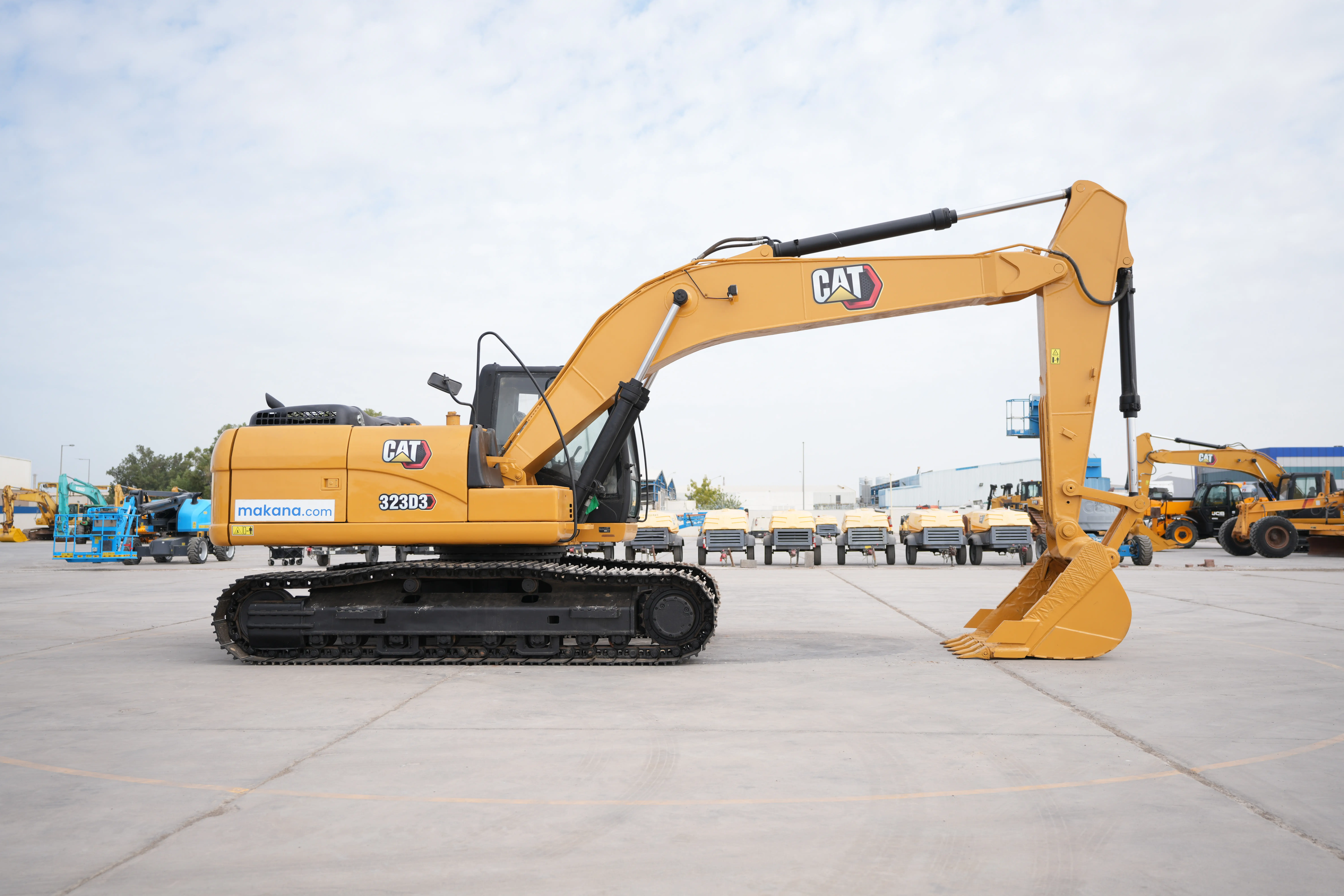 Product-Cat 323D3 medium excavator-exterior