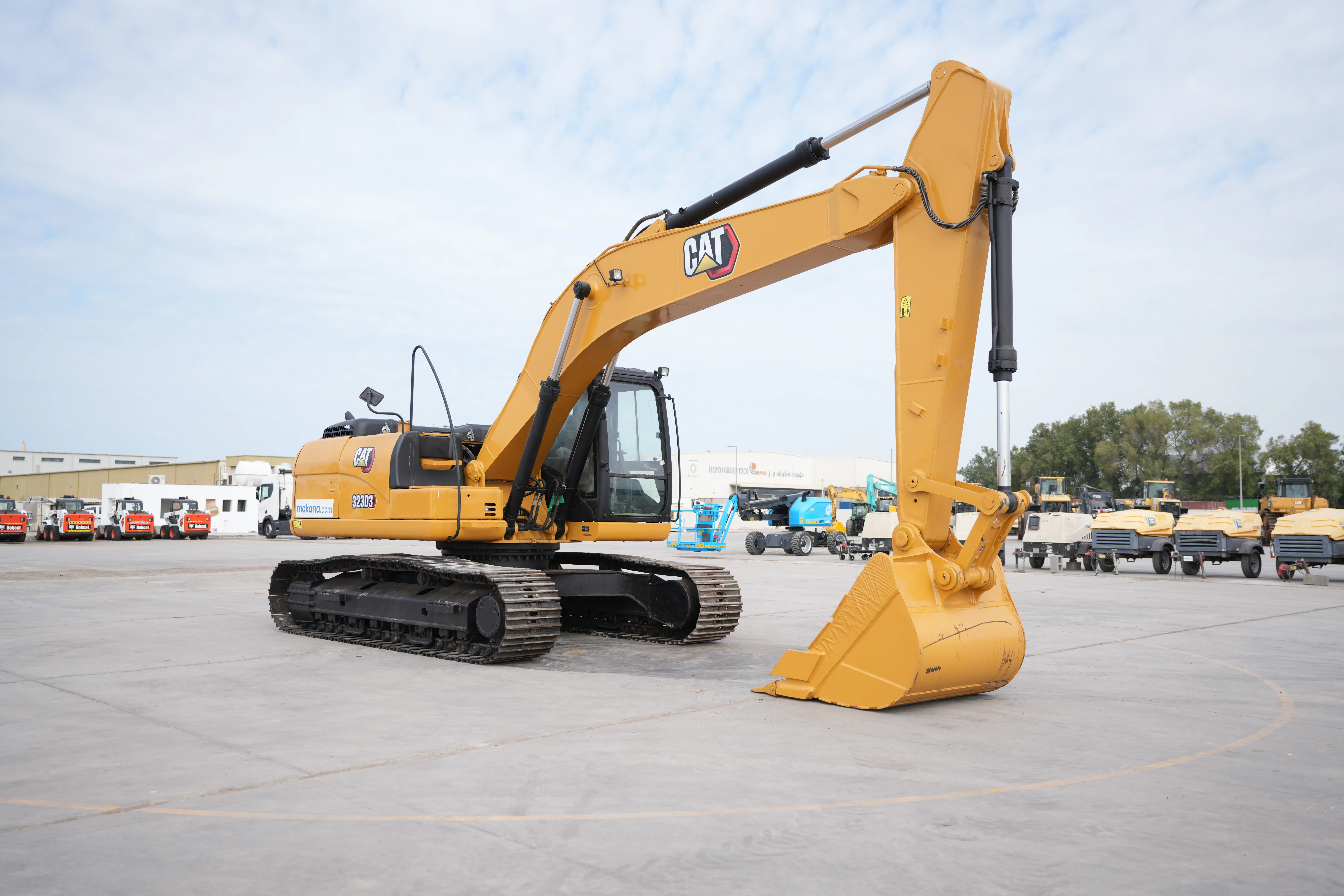 Product-Cat 323D3 medium excavator-exterior