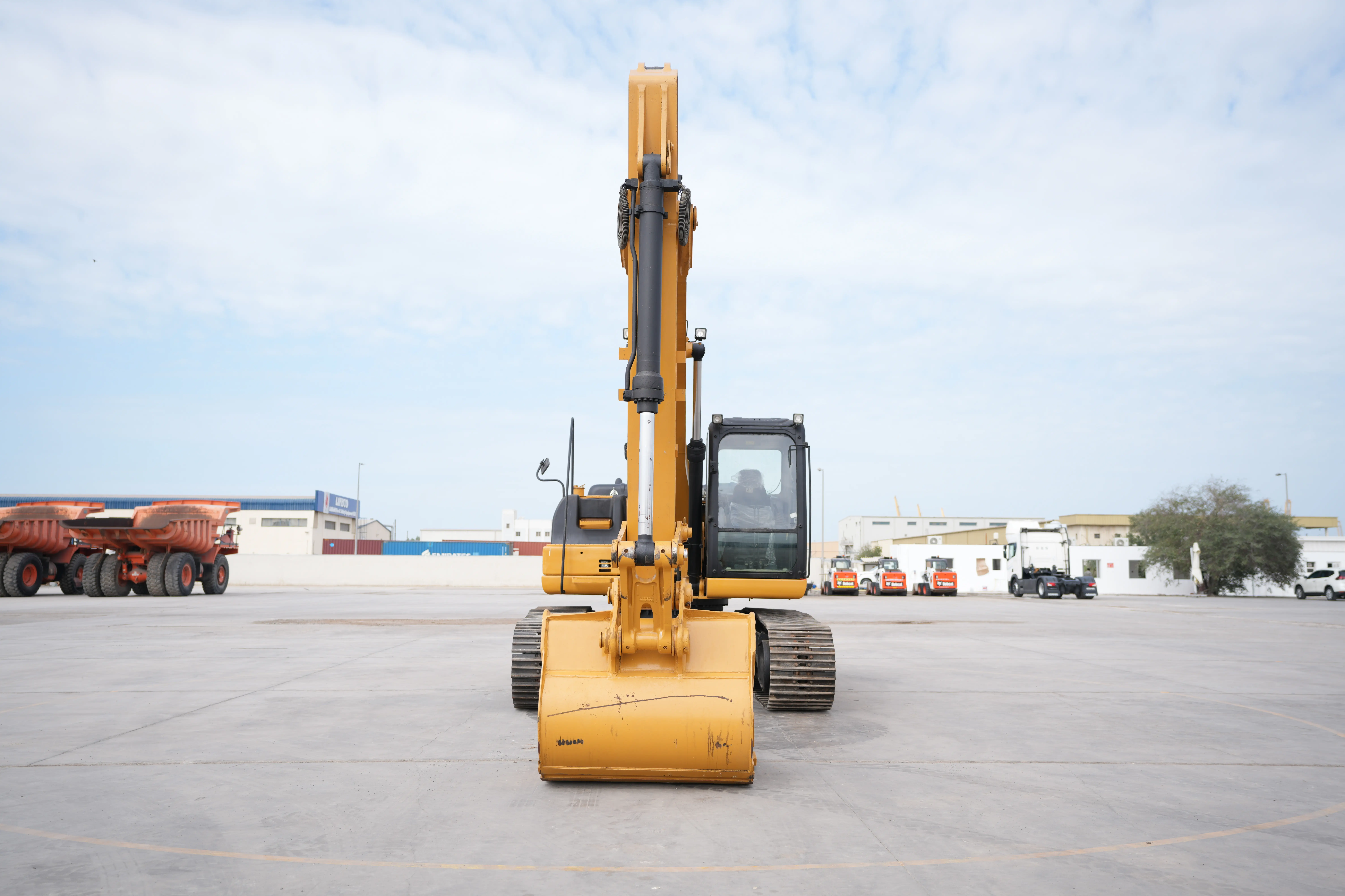 Product-Cat 323D3 medium excavator-exterior