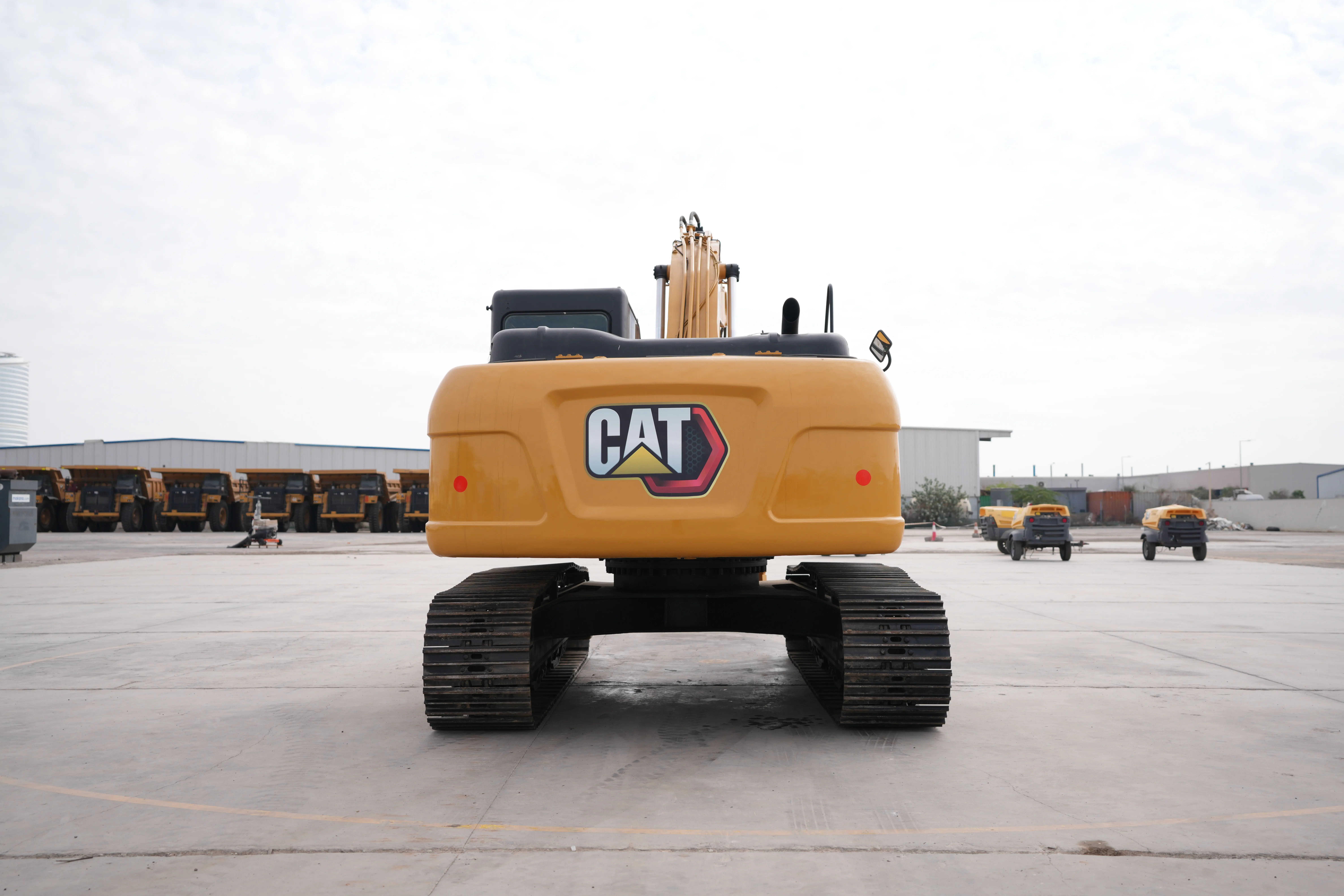 Product-Cat 323D3 medium excavator-exterior