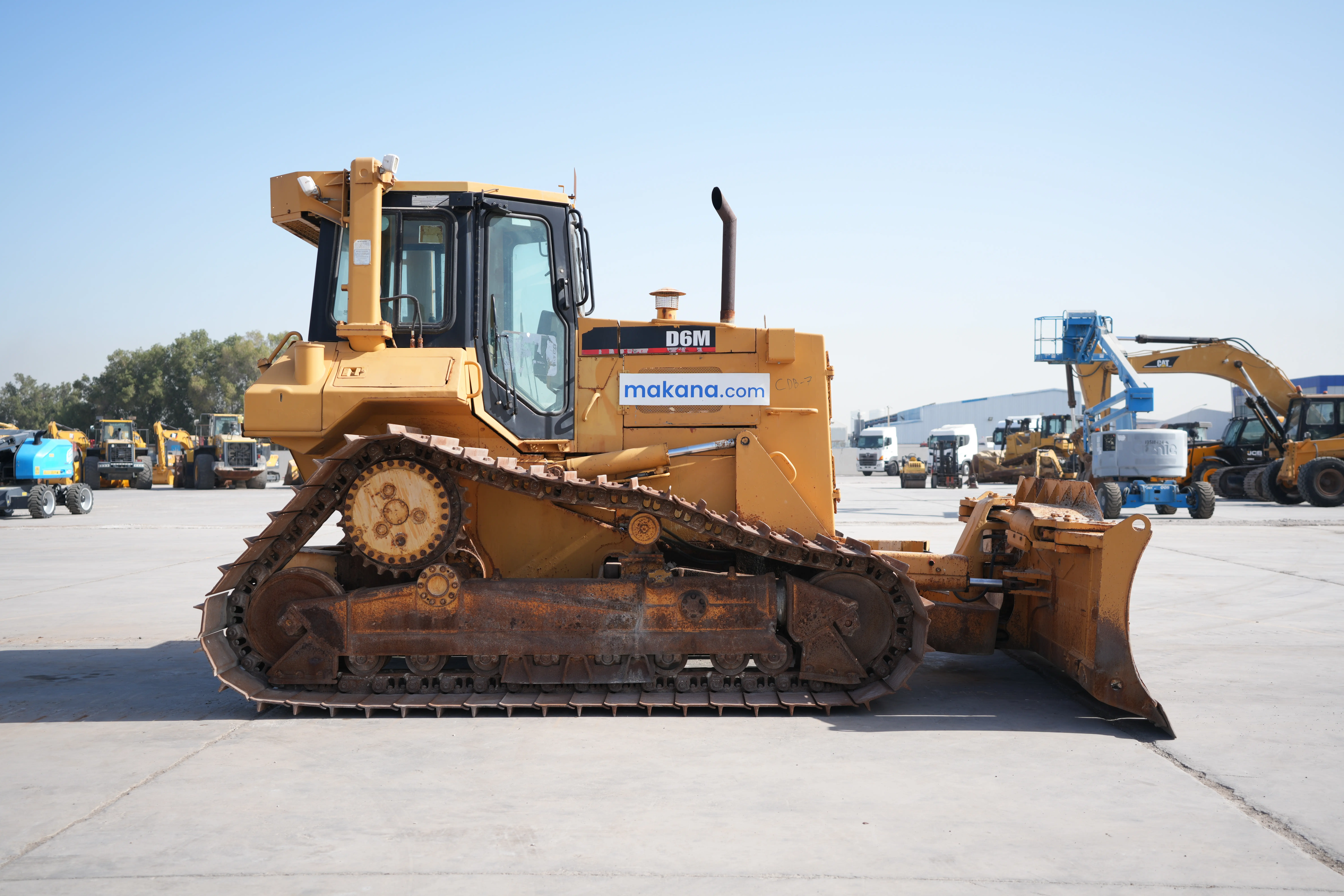 Product-Cat D6M bulldozer-exterior
