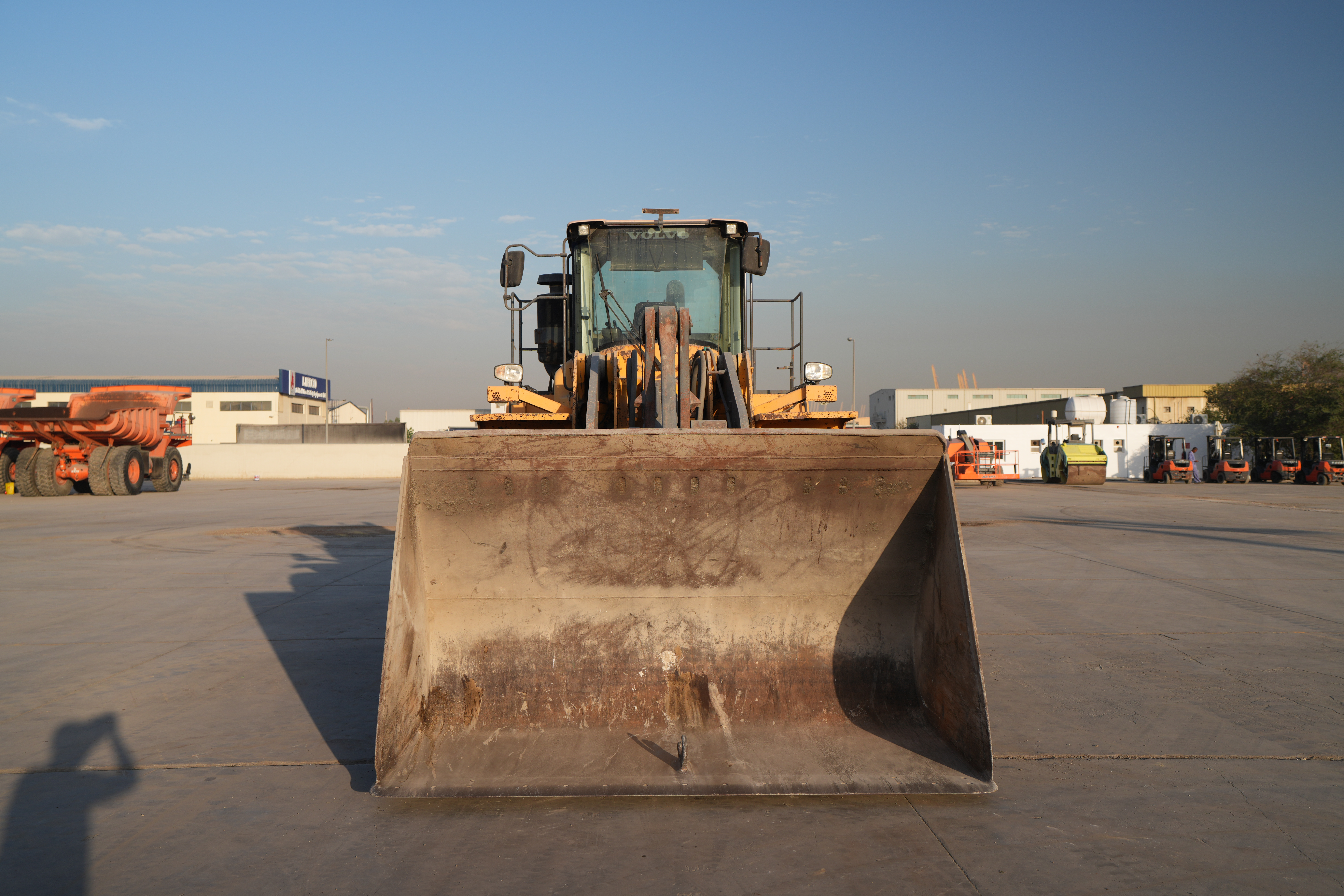 Product-Volvo L220G wheel loader-exterior