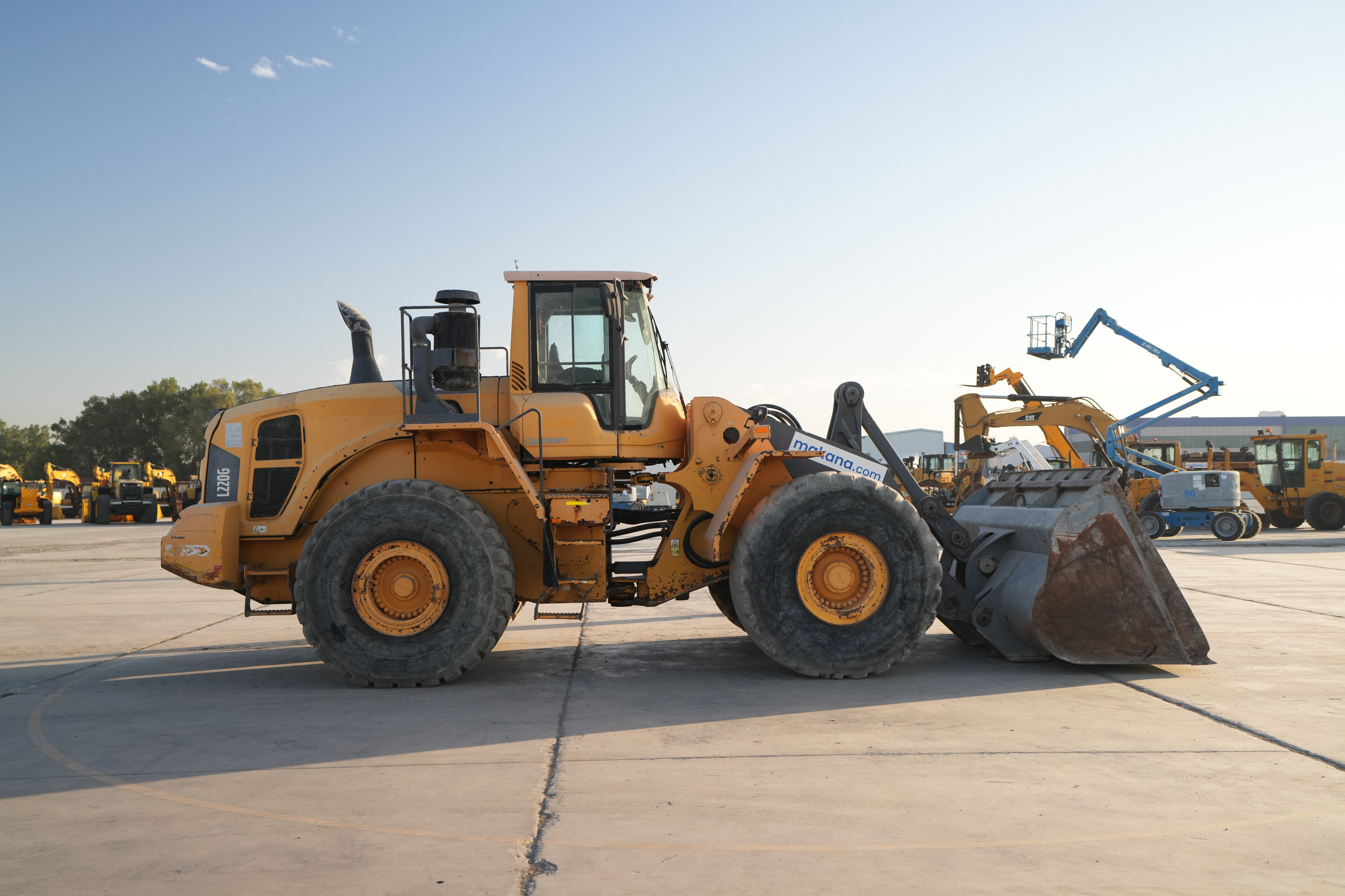 Product-Volvo L220G wheel loader-exterior