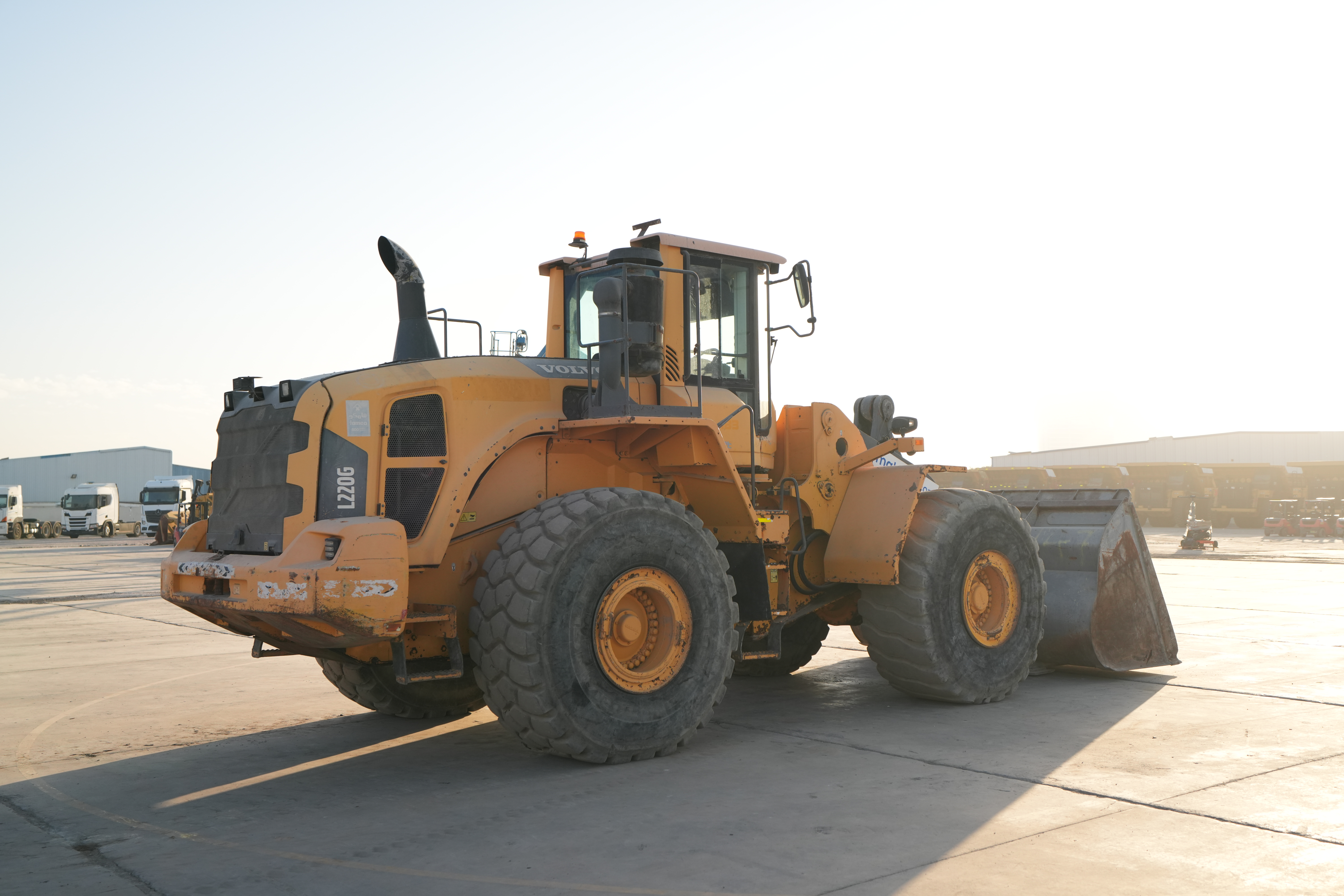 Product-Volvo L220G wheel loader-exterior