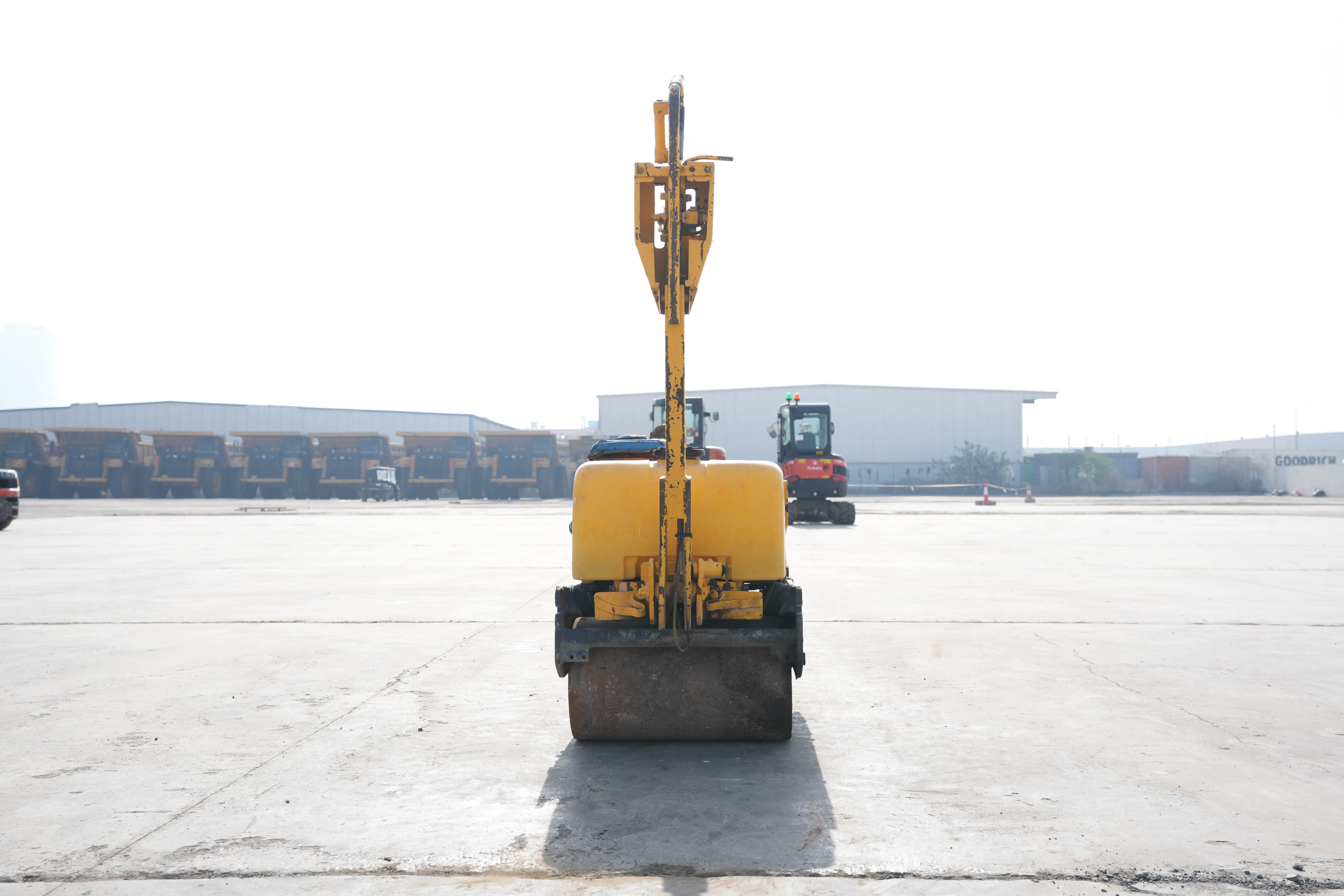 Product-Sakai HV60 walk-behind roller-exterior