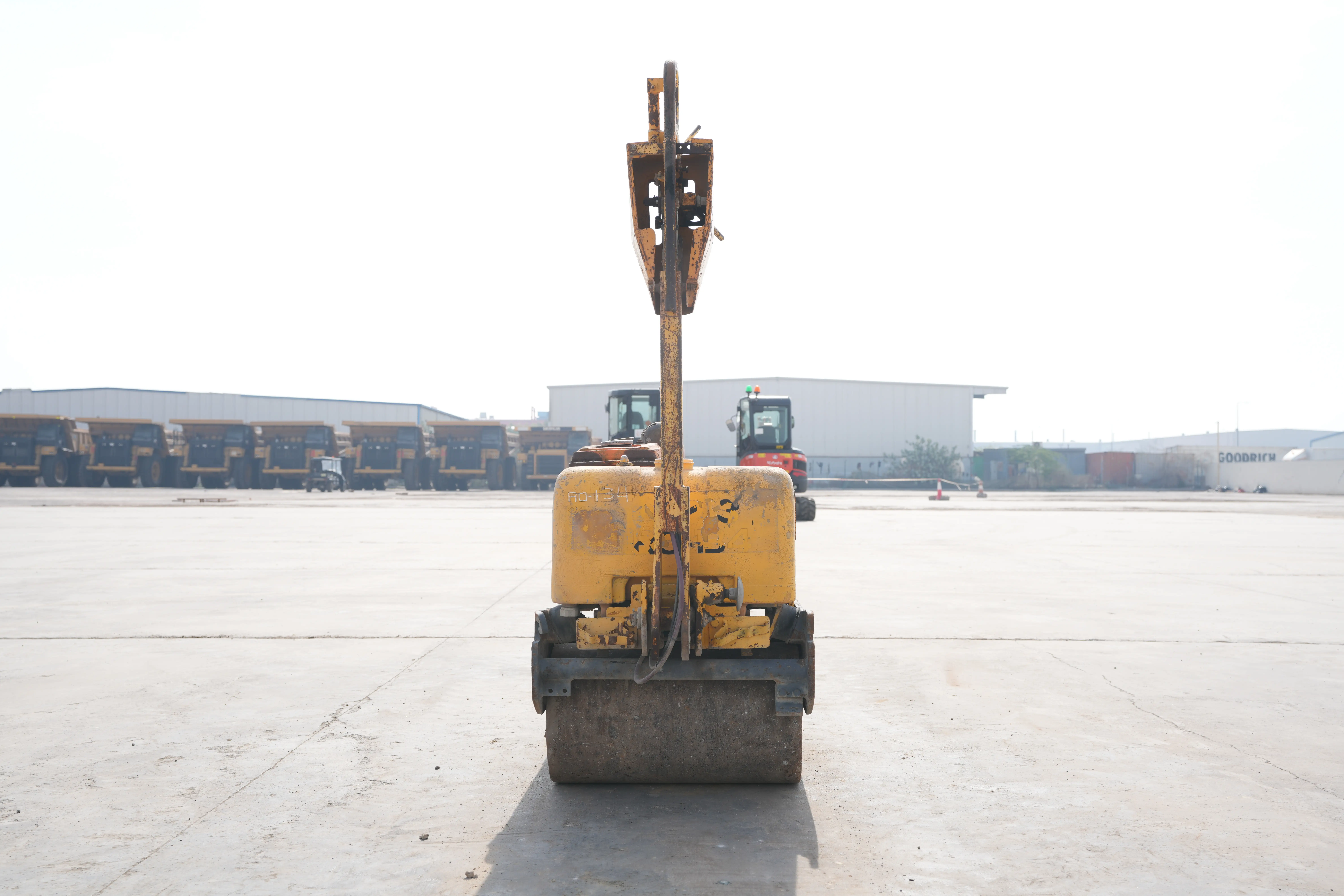 Product-Sakai HV60 walk-behind roller-exterior