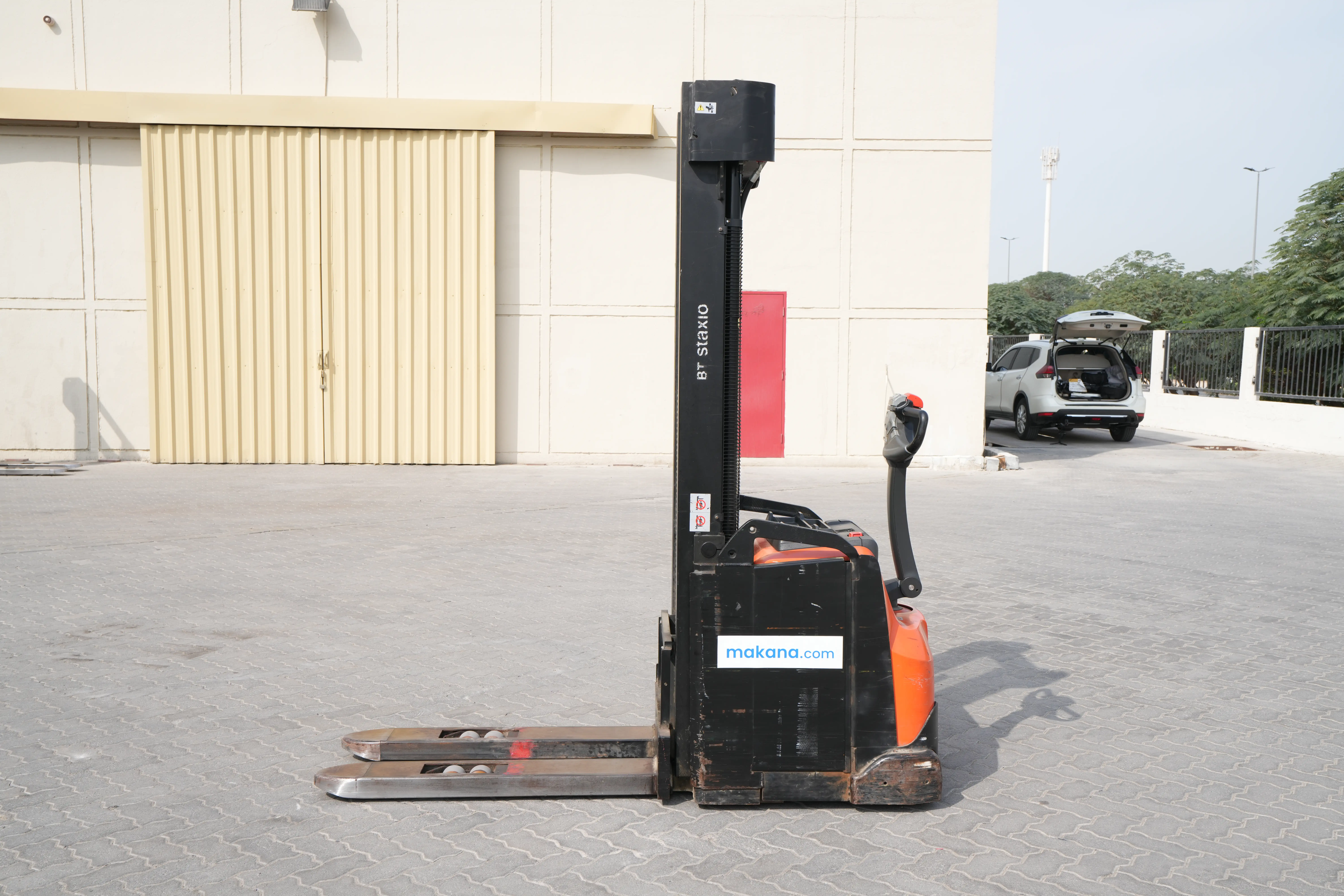 Product-2016 Toyota Staxio SWE160 pallet stacker-exterior