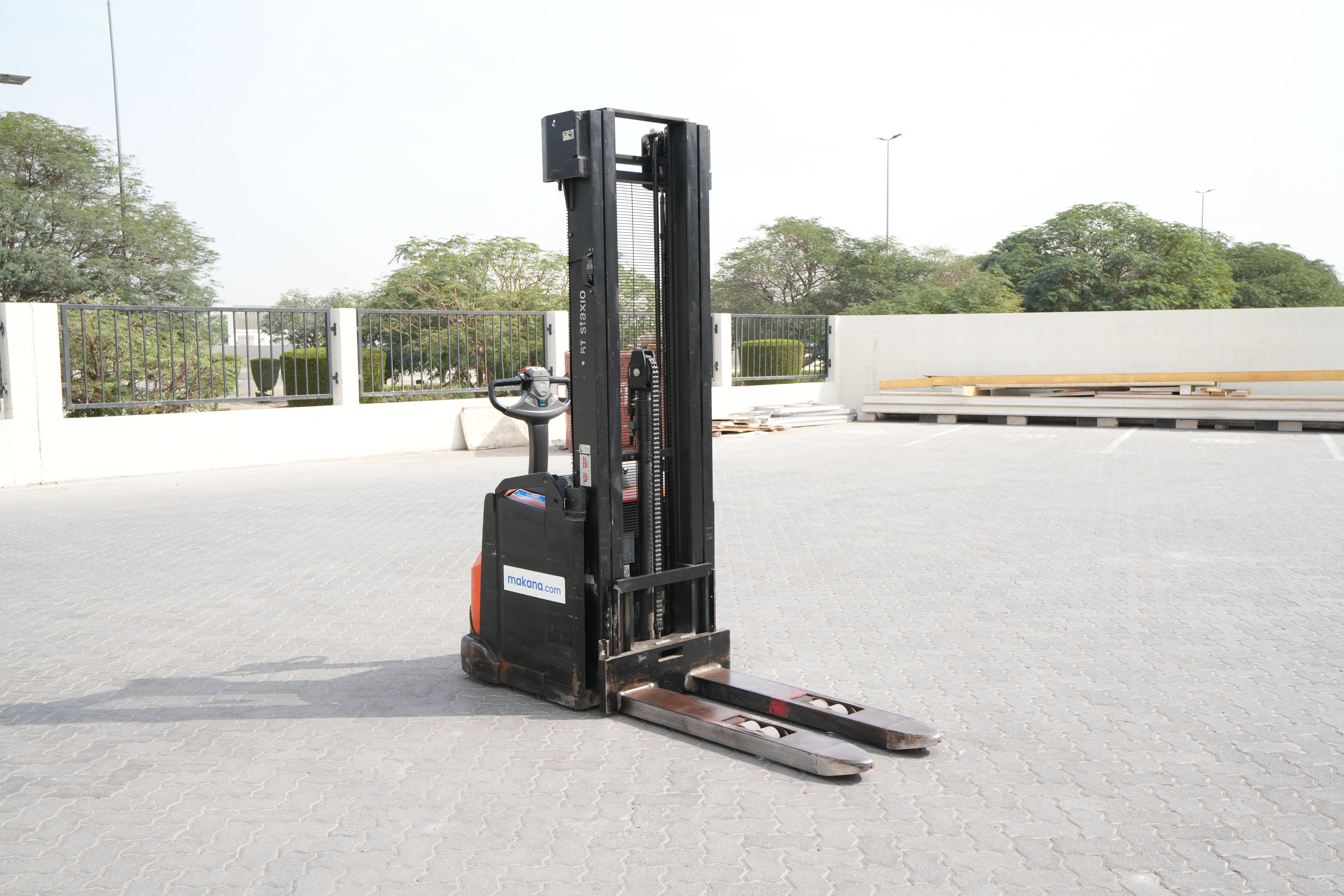 Product-2016 Toyota Staxio SWE160 pallet stacker-exterior