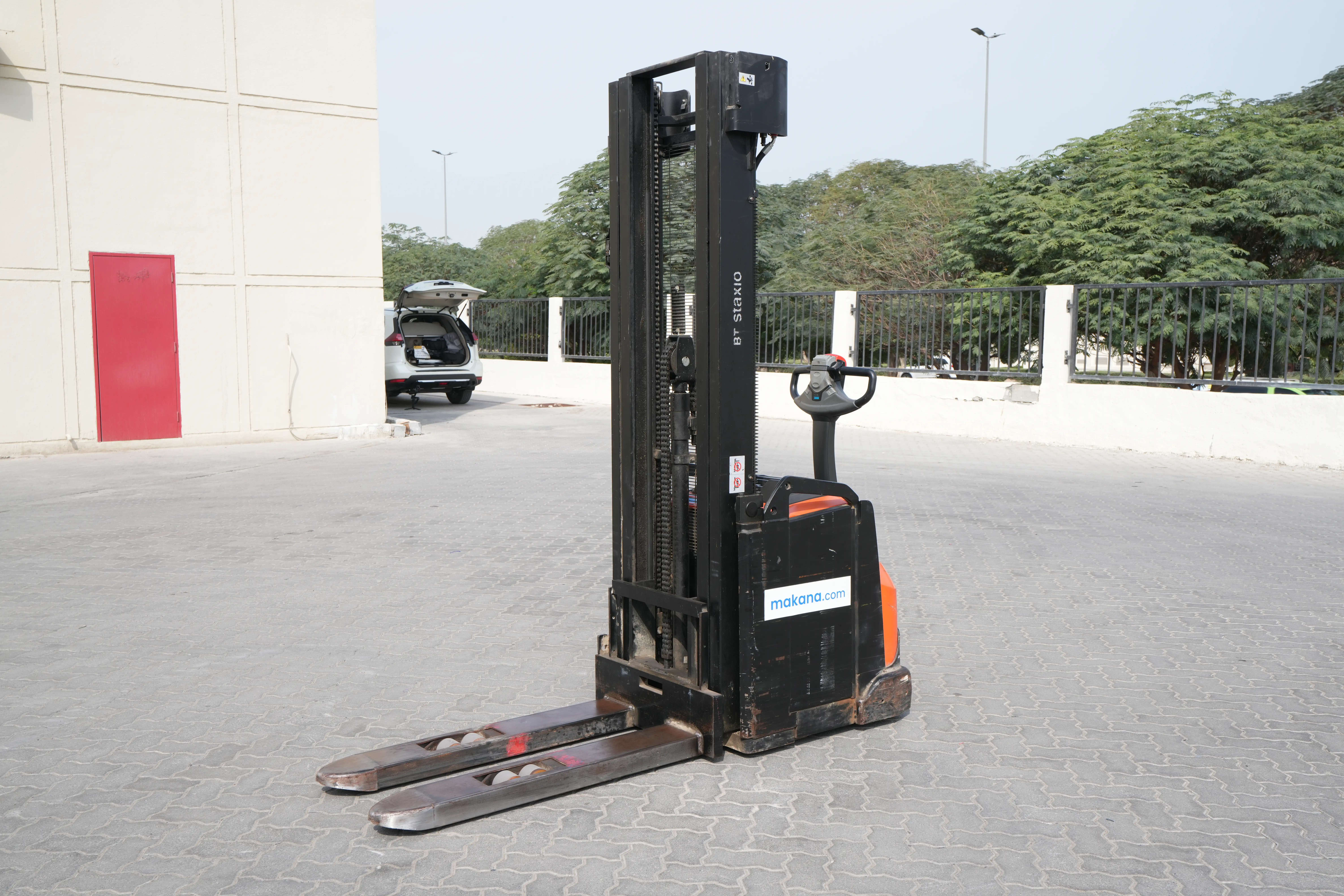Product-2016 Toyota Staxio SWE160 pallet stacker-exterior