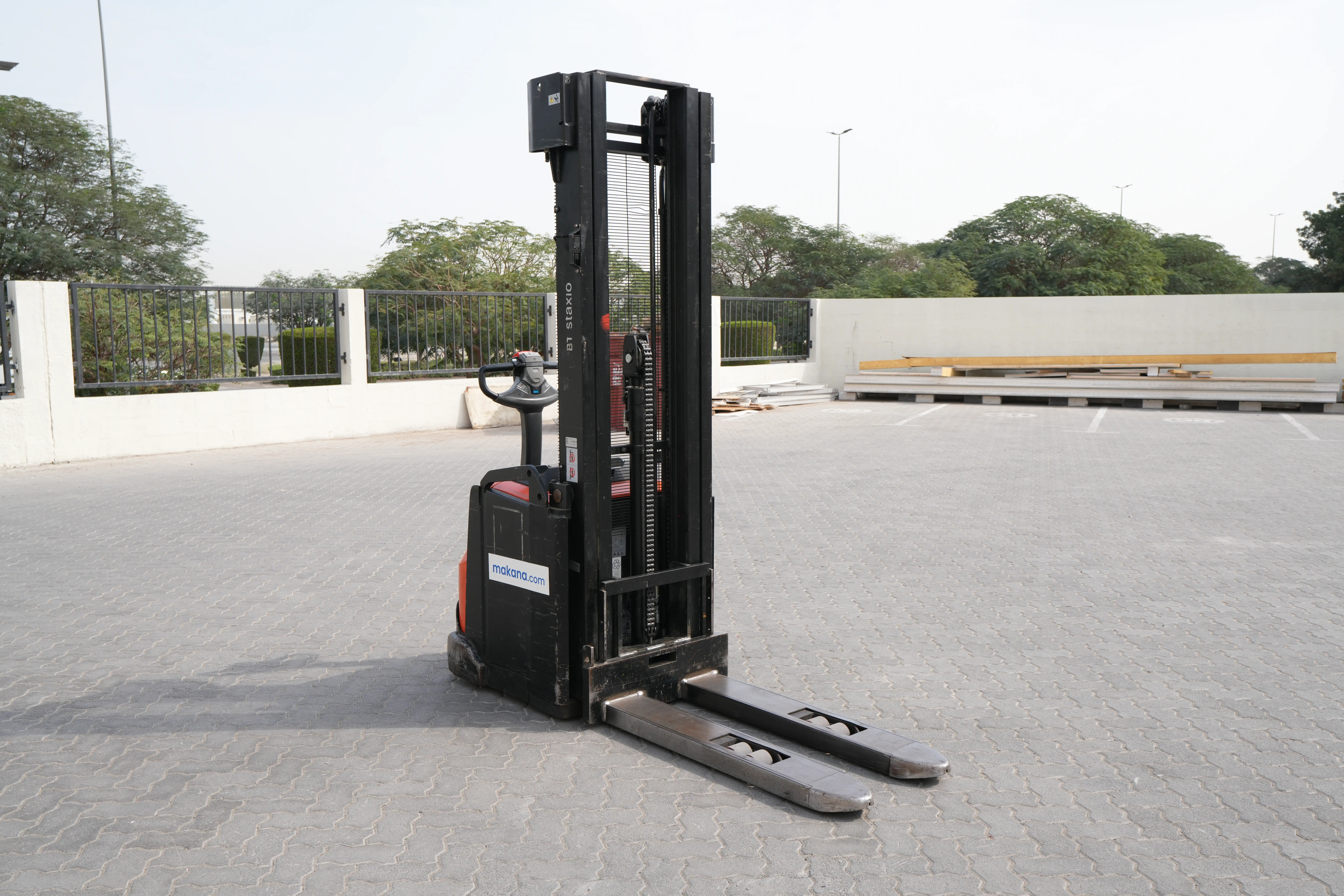 Product-2016 Toyota Staxio SWE160 pallet stacker-exterior
