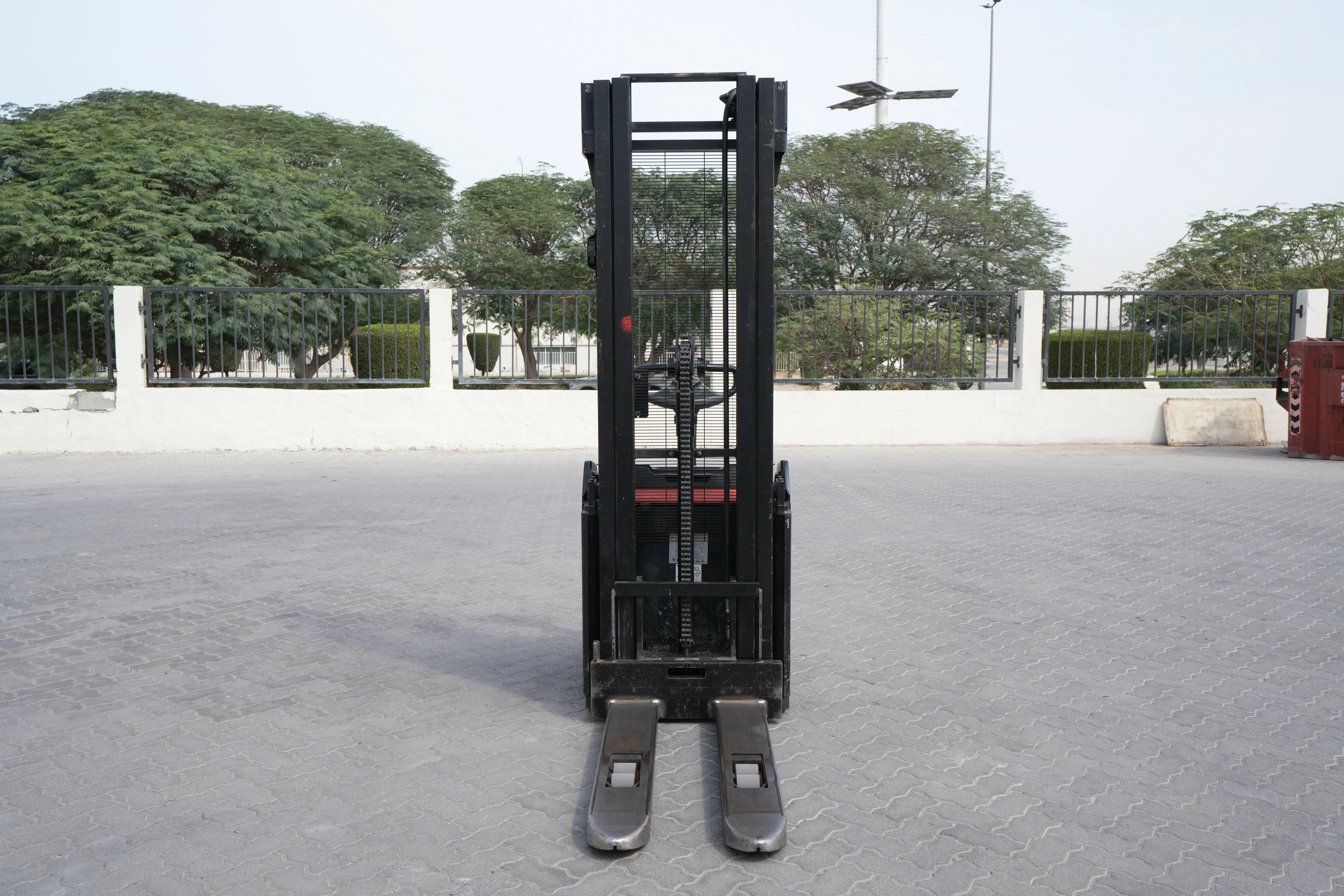 Product-2016 Toyota Staxio SWE160 pallet stacker-exterior