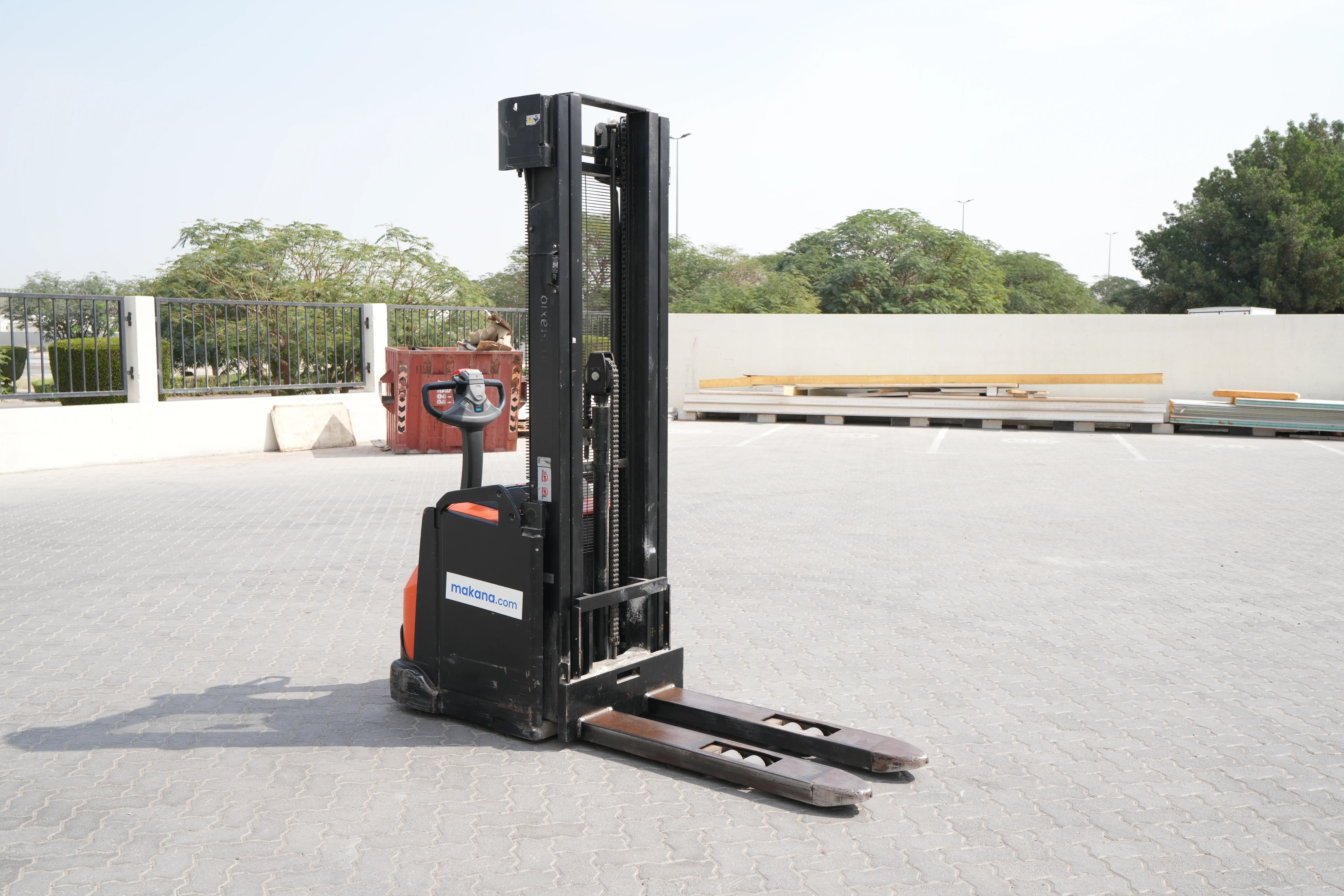 Product-2016 Toyota Staxio SWE160 pallet stacker-exterior
