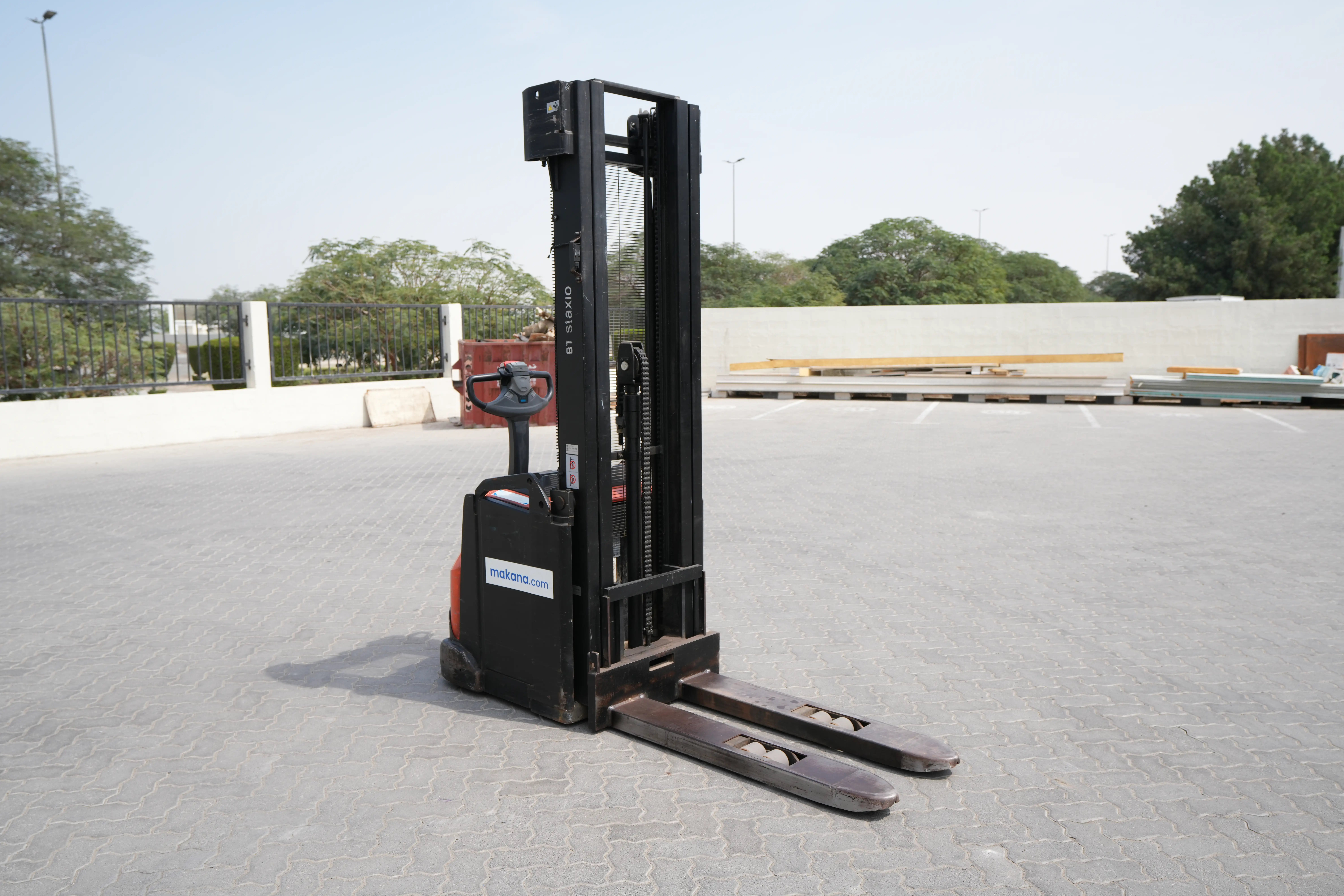 Product-2016 Toyota Staxio SWE160 pallet stacker-exterior