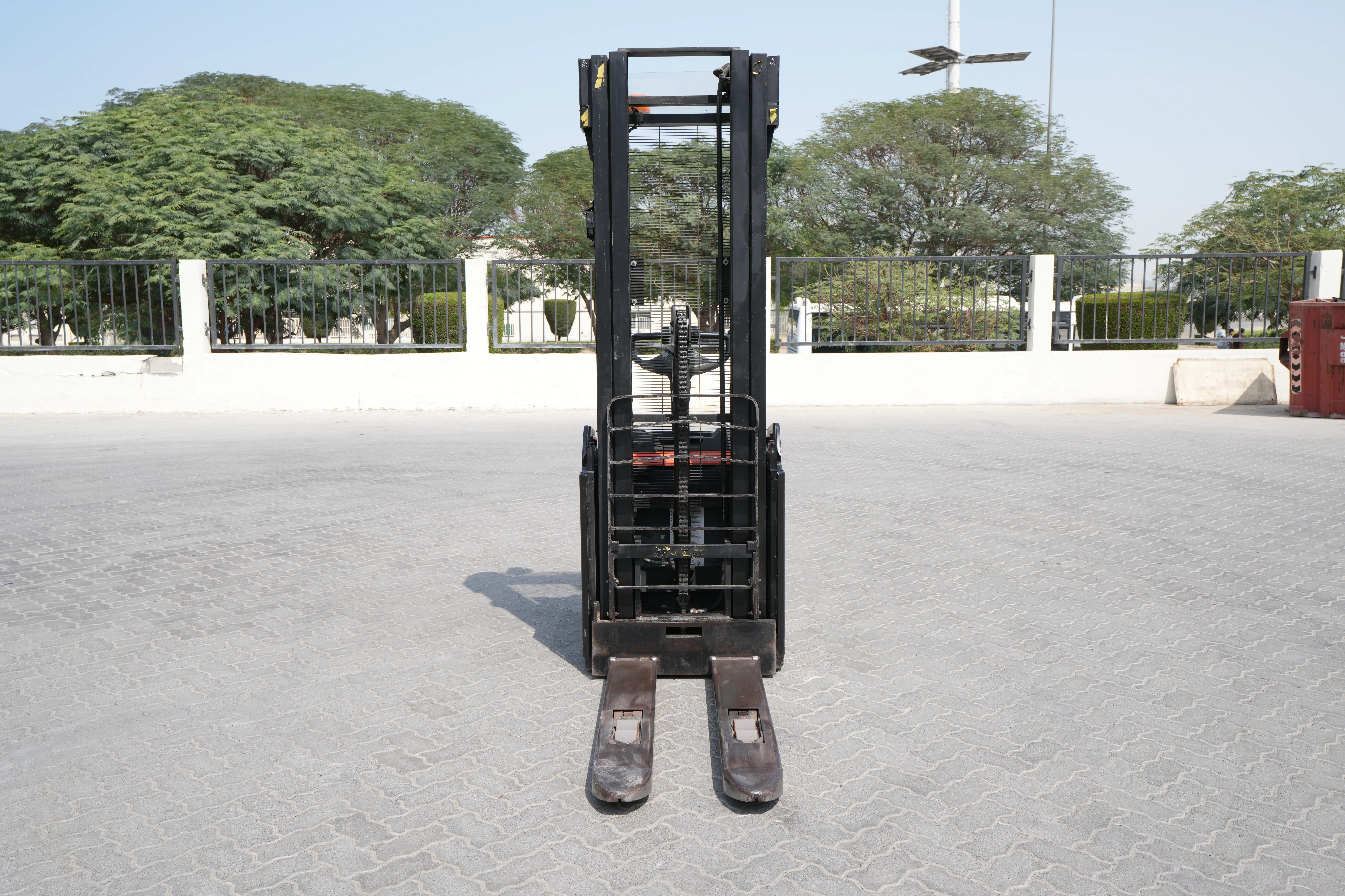 Product-2017 Toyota Staxio SWE160L pallet stacker-exterior