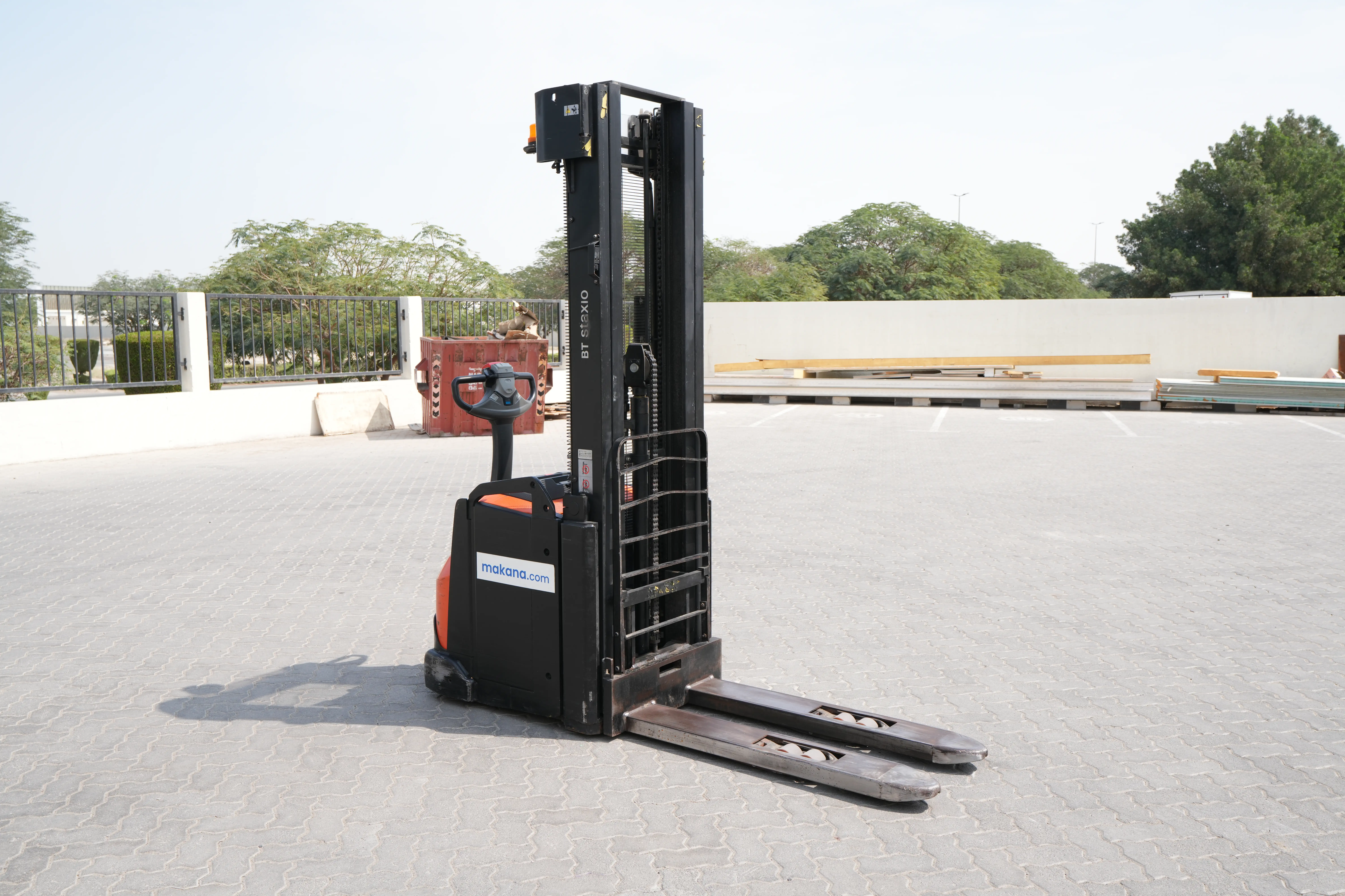 Product-2017 Toyota Staxio SWE160L pallet stacker-exterior