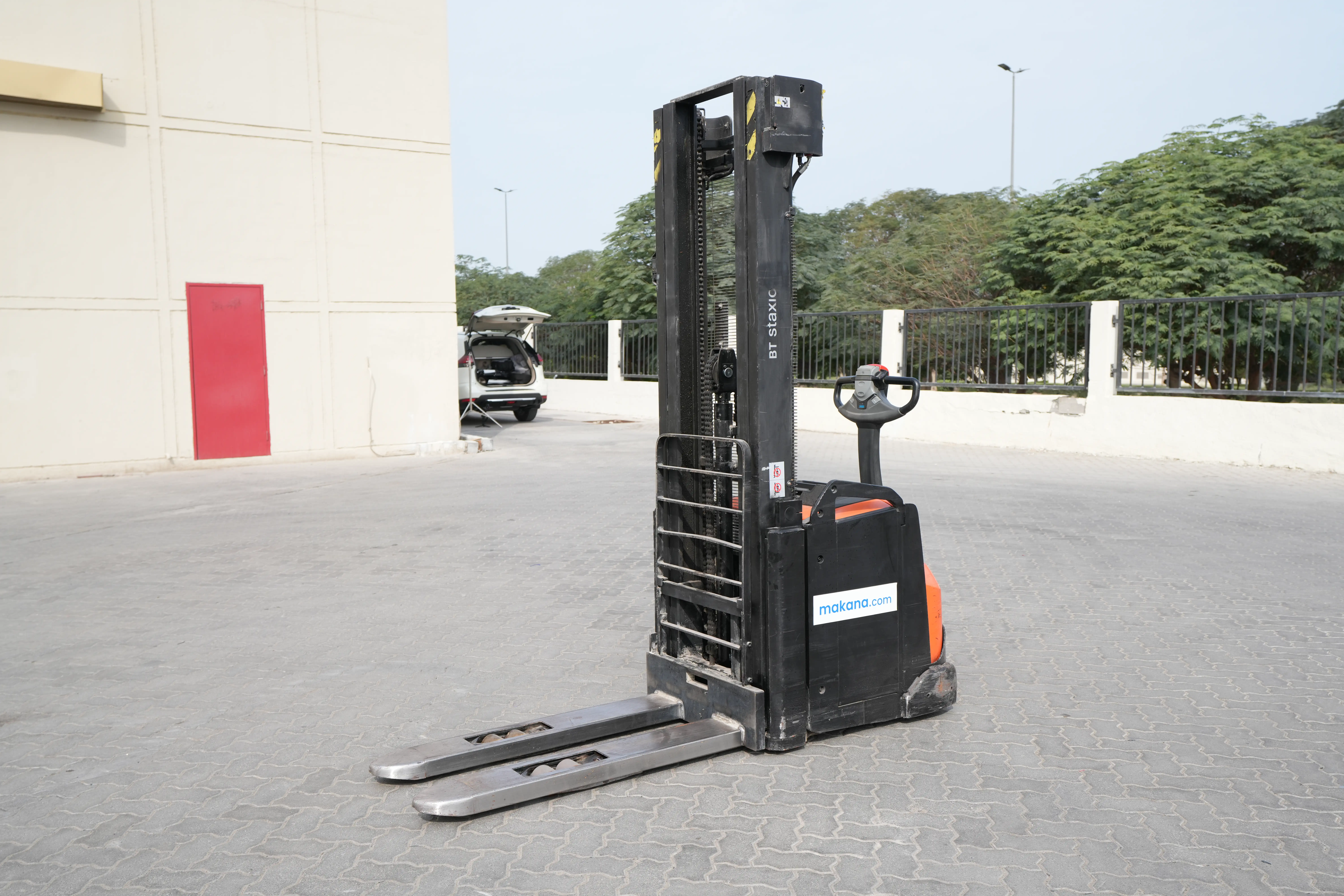 Product-2017 Toyota Staxio SWE160L pallet stacker-exterior