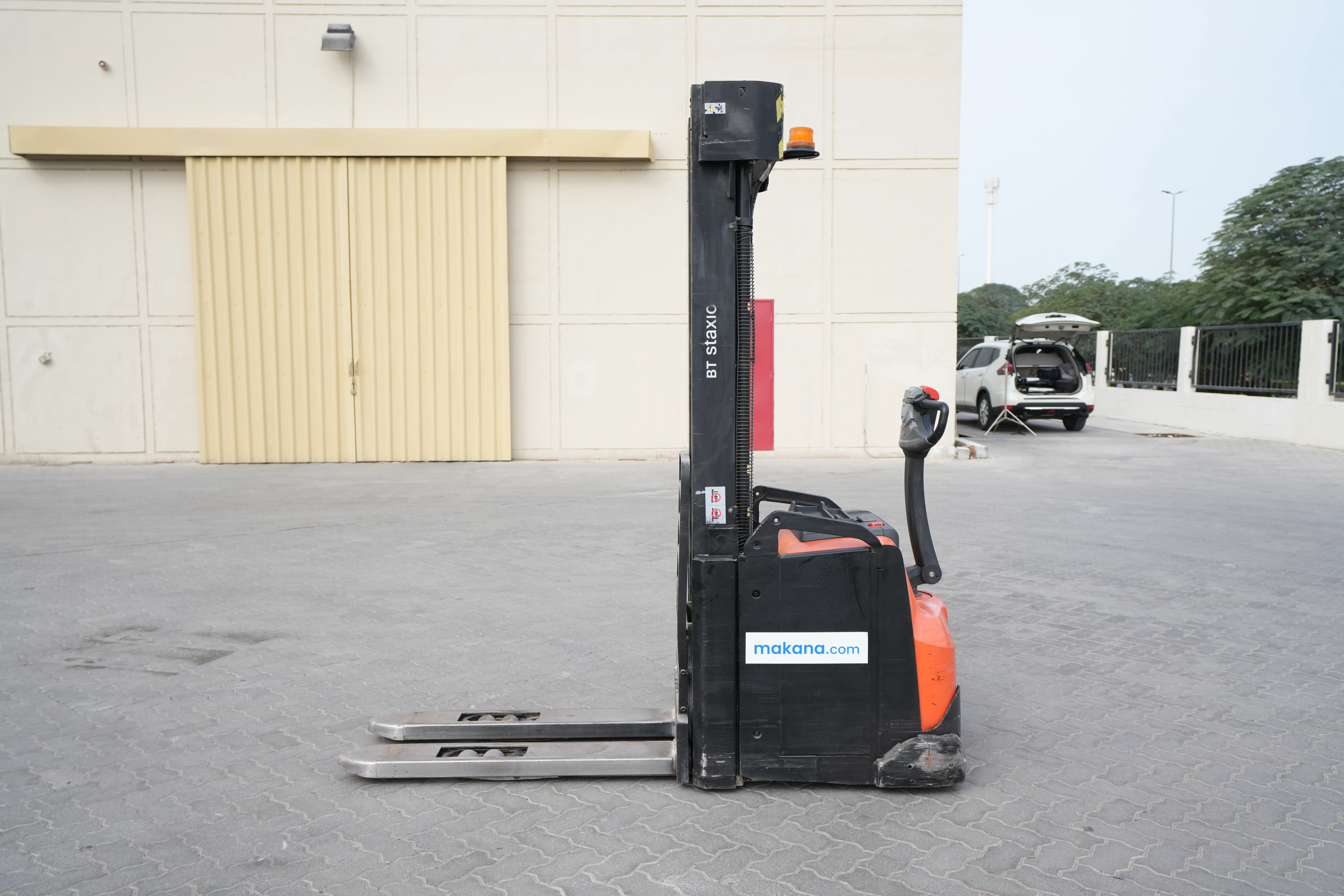 Product-2017 Toyota Staxio SWE160L pallet stacker-exterior