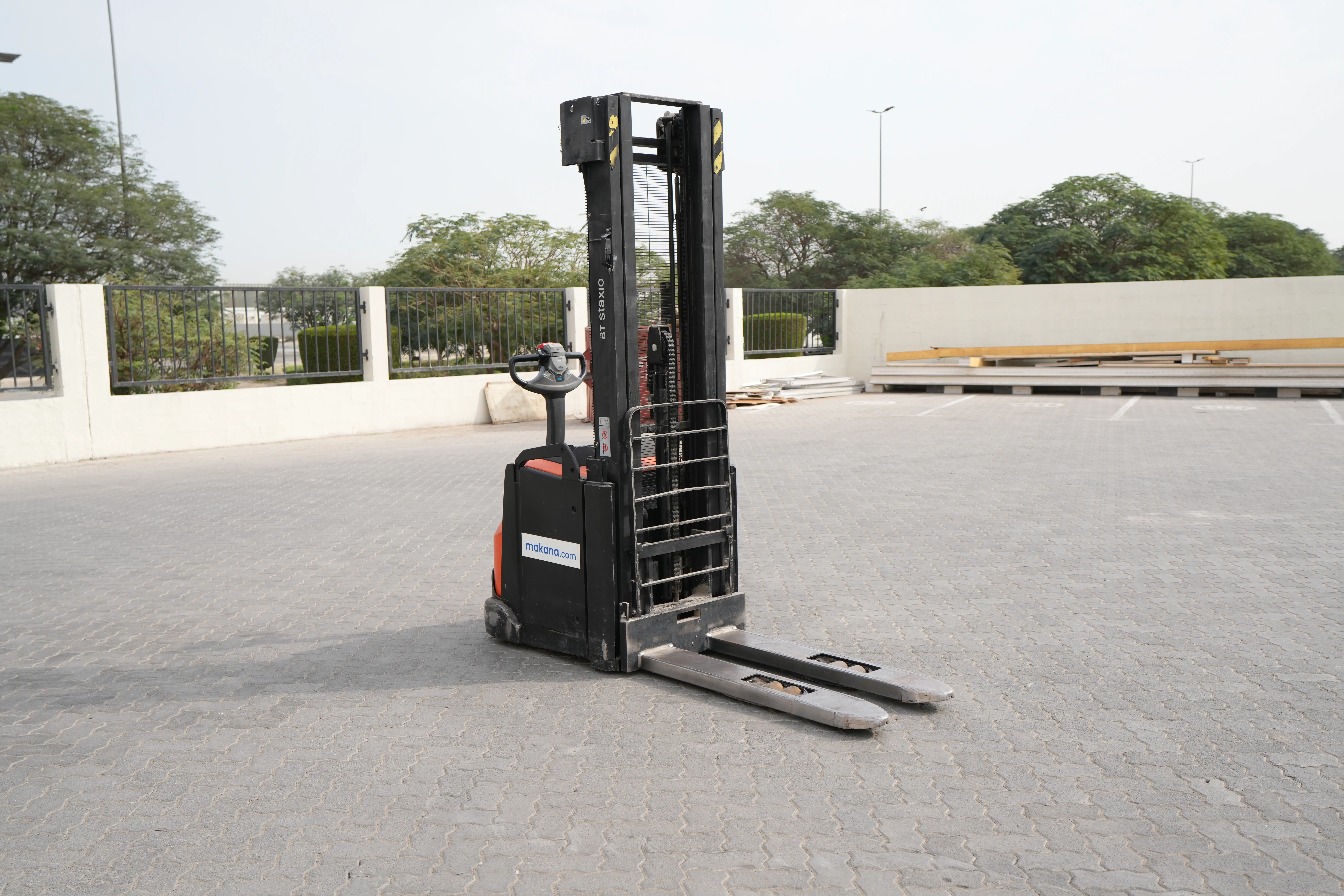 Product-2017 Toyota Staxio SWE160L pallet stacker-exterior