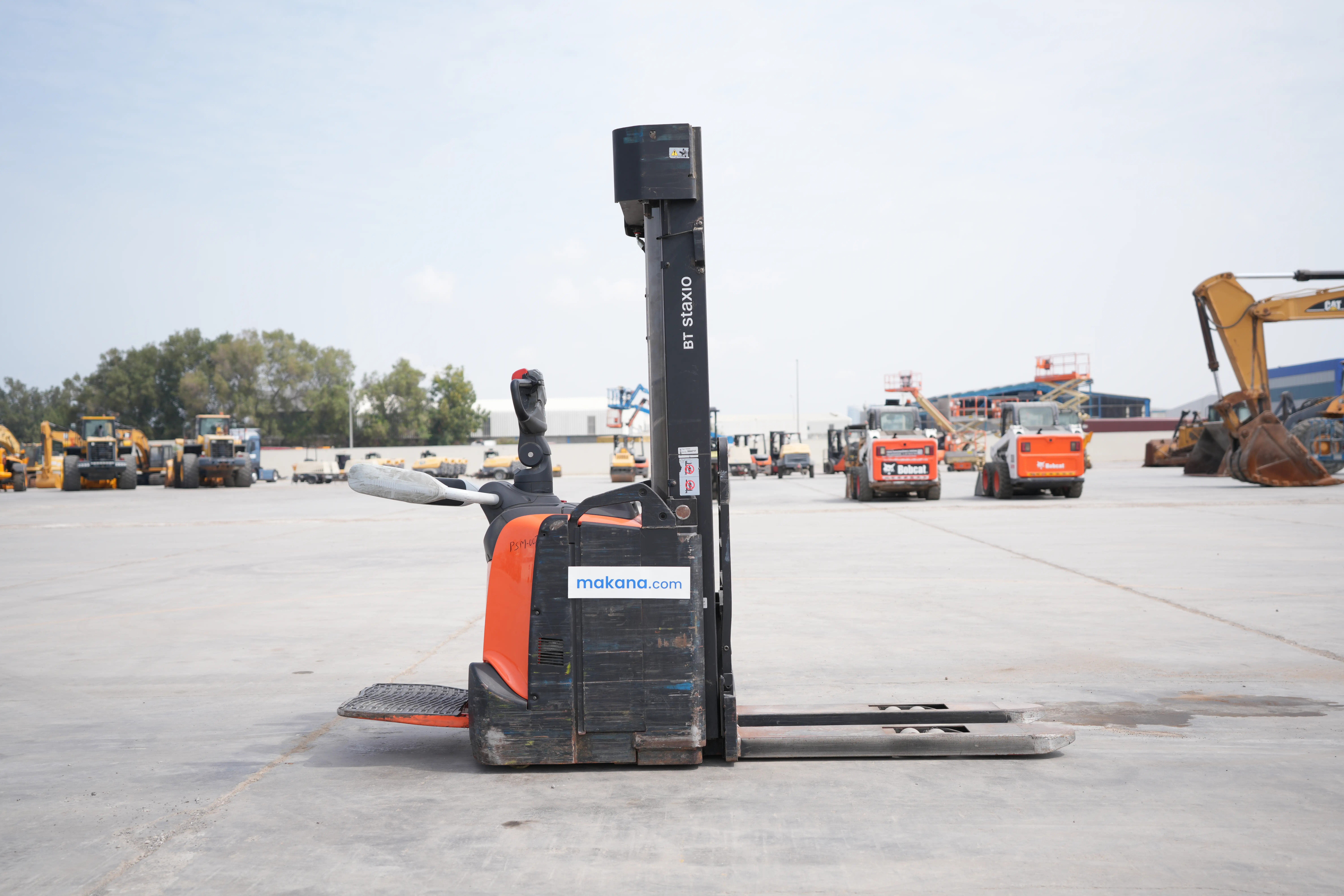 Product-Toyota Staxio SPE140 pallet stacker-exterior